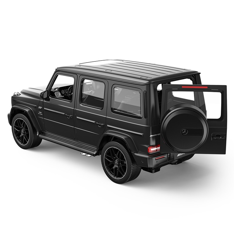 Czarny SUV Mercedes-AMG Klasy G na białym tle z otwartymi tylnymi drzwiami i osłoną koła zapasowego.