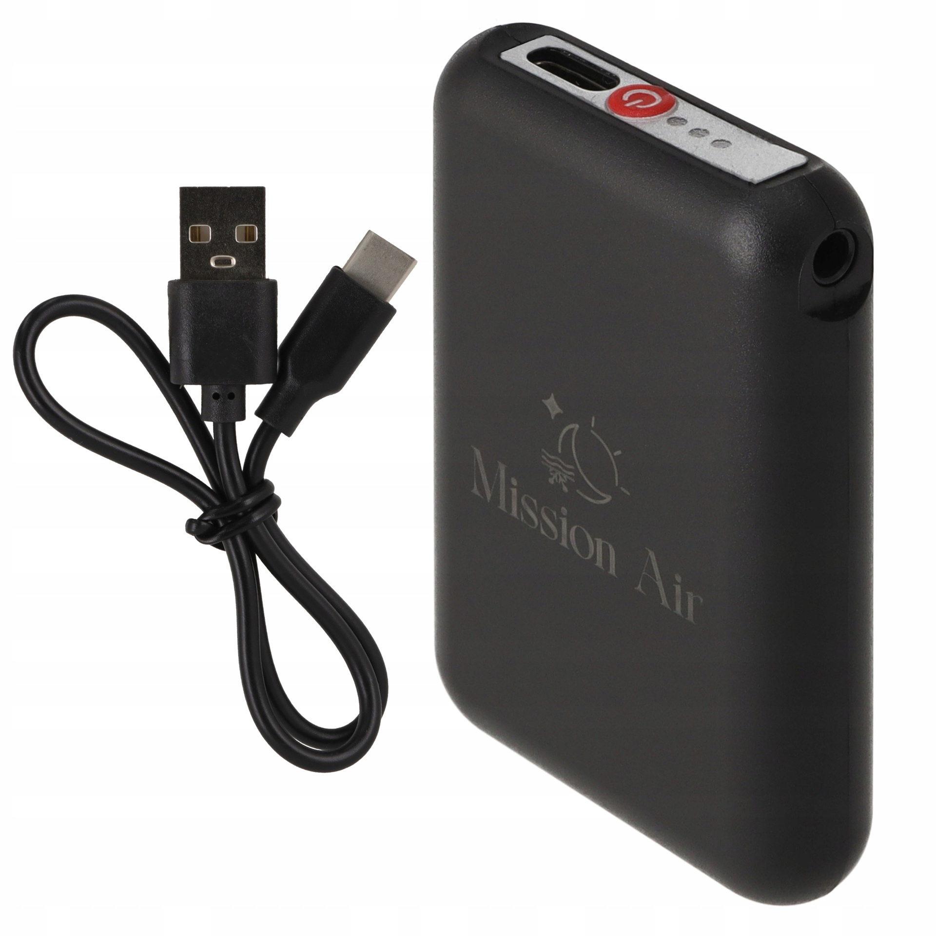Czarny powerbank z logo Mission Air i kablem USB.