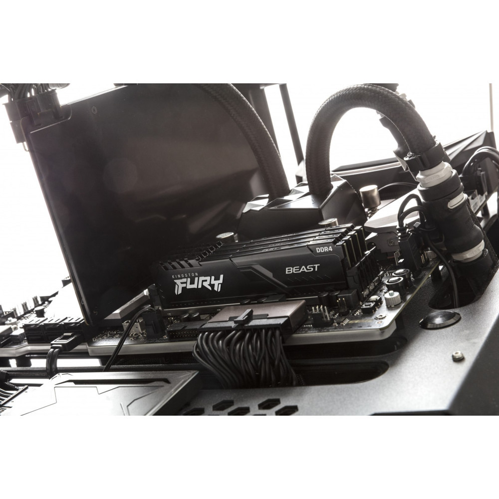 Moduly RAM Kingston Fury Beast DDR4 zainstalowane na plycie glownej.