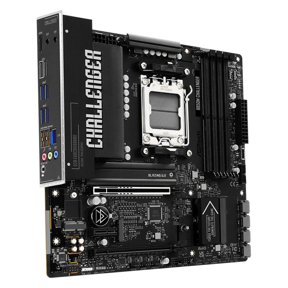Czarna płyta główna Challenger B650M z gniazdem CPU, slotami RAM i panelem I/O.