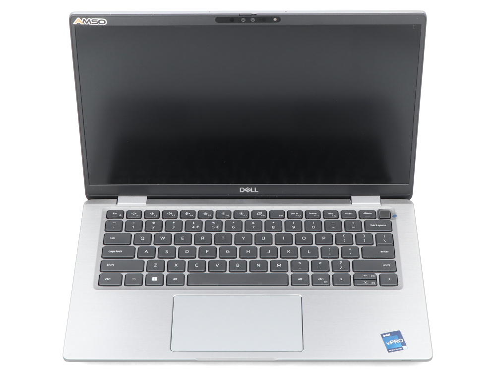 Srebrny laptop Dell z ciemnym ekranem i klawiaturą QWERTY, widziany od góry.