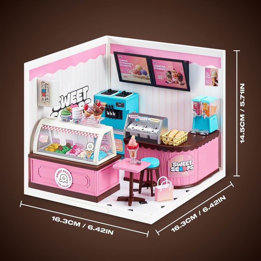 Miniatur-Eisdiele in Rosa und Blau mit Theke, Menüs und Bestuhlung, inklusive Maßangaben.