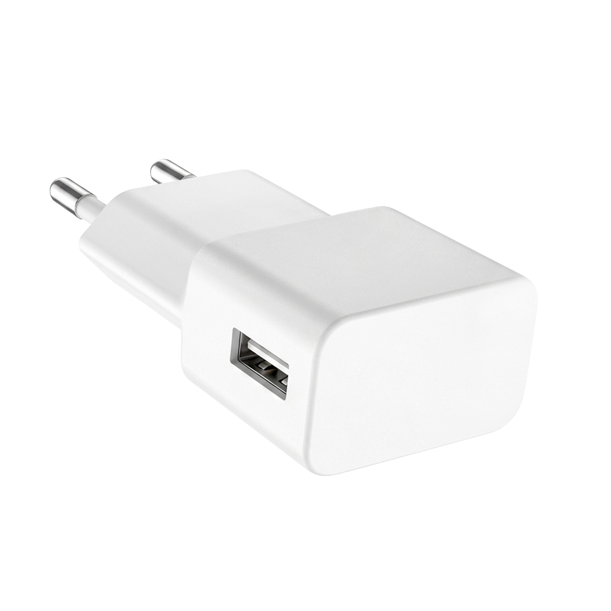 Ein weißer USB-Wandlader mit zwei Steckern auf einer weißen Oberfläche.