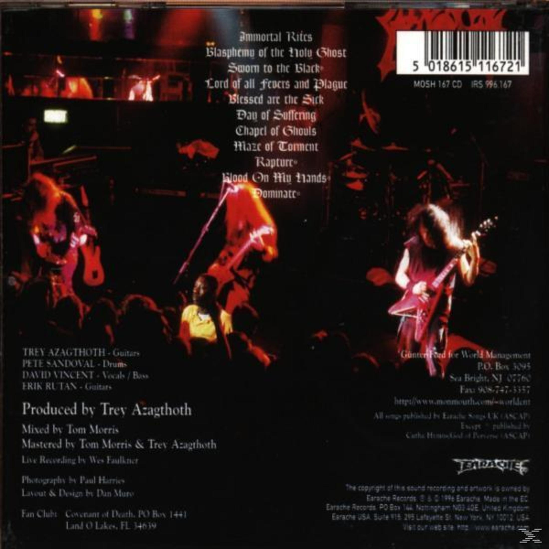 Rückseite eines Metal-CD-Covers mit Konzertfotos, Songtiteln, Barcode und Produktionsdetails.