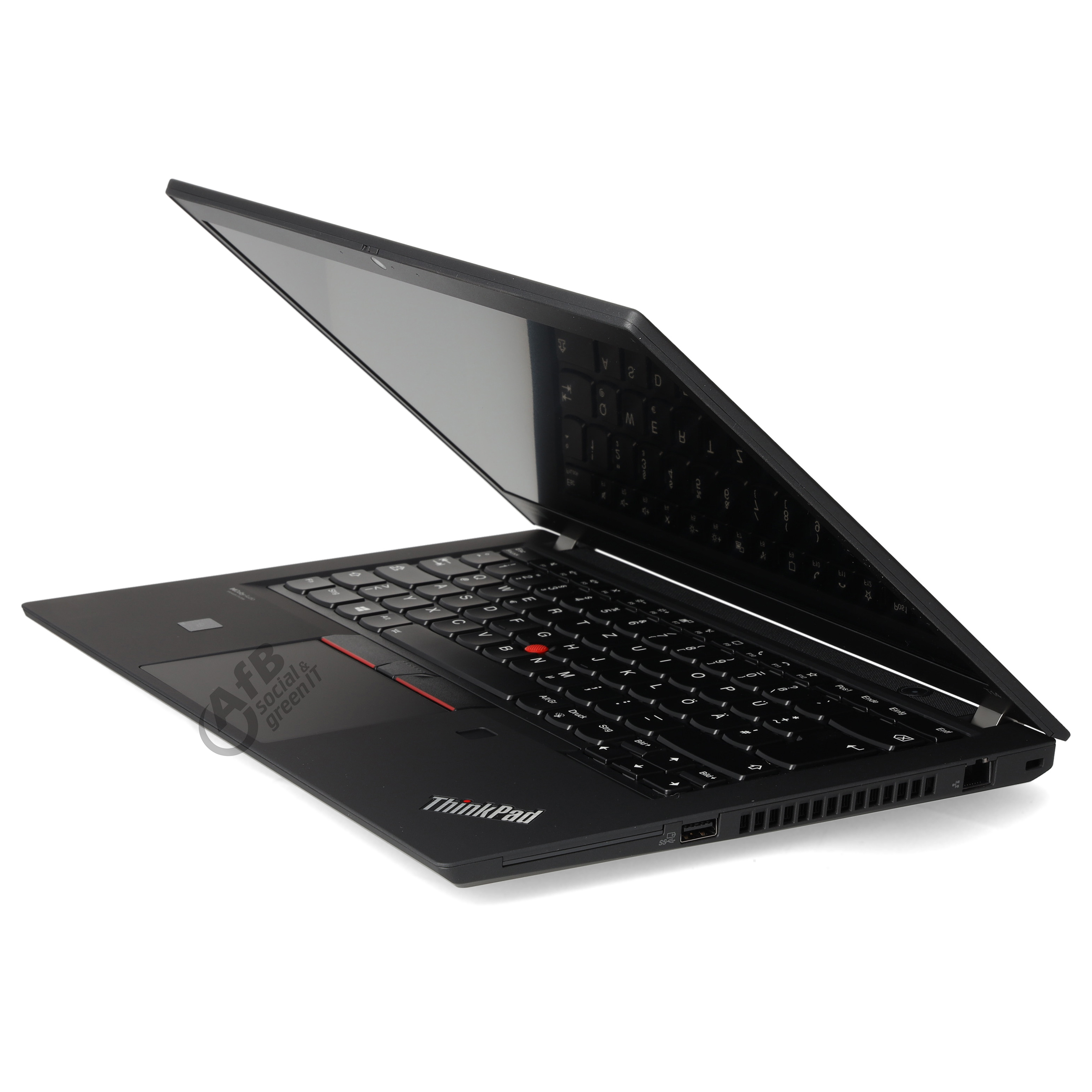 Ein schwarzer ThinkPad-Laptop, leicht schräg von der Seite auf weißem Hintergrund fotografiert.