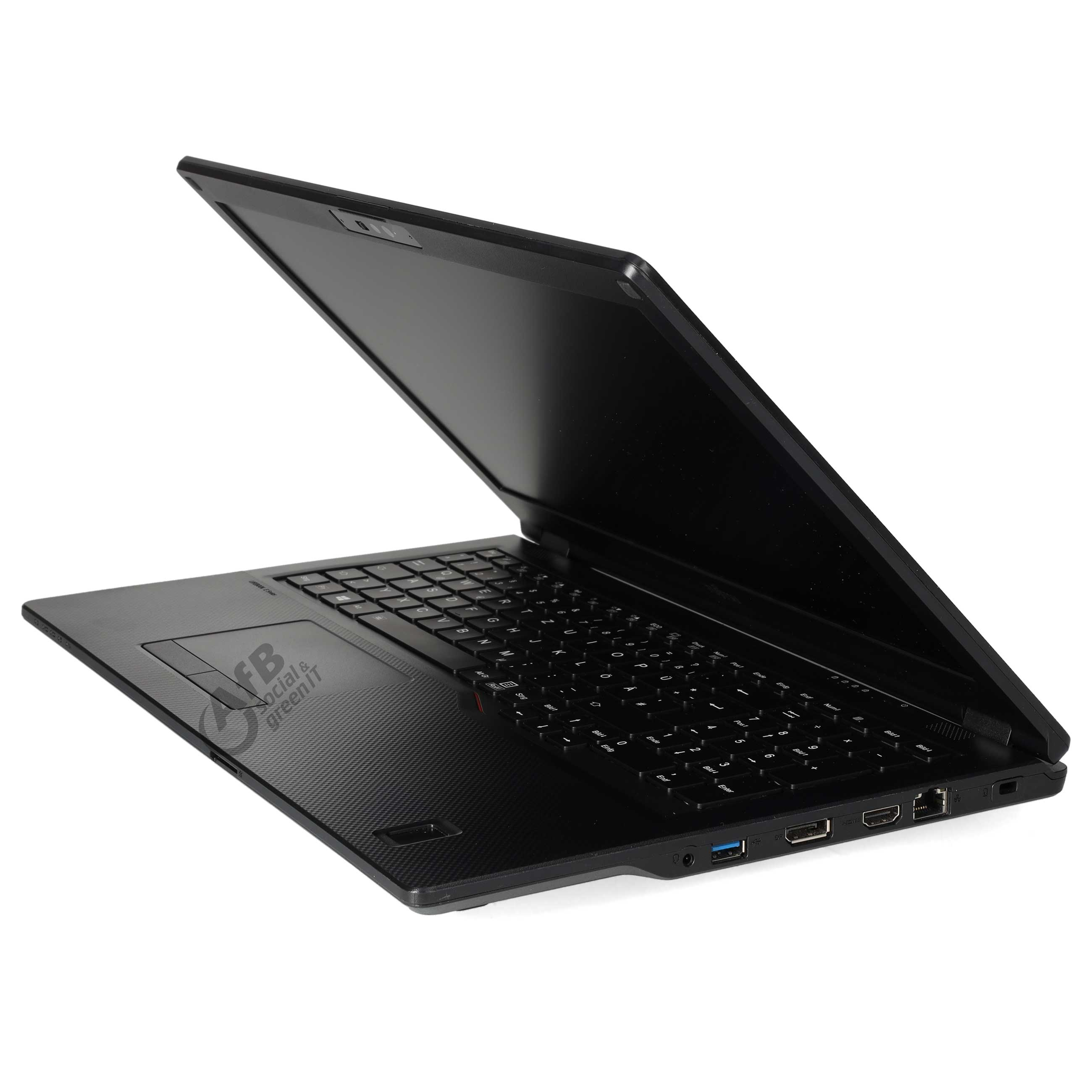 Ein offener schwarzer Laptop steht auf einer weißen Oberfläche, seitlich gesehen mit sichtbaren Anschlüssen.