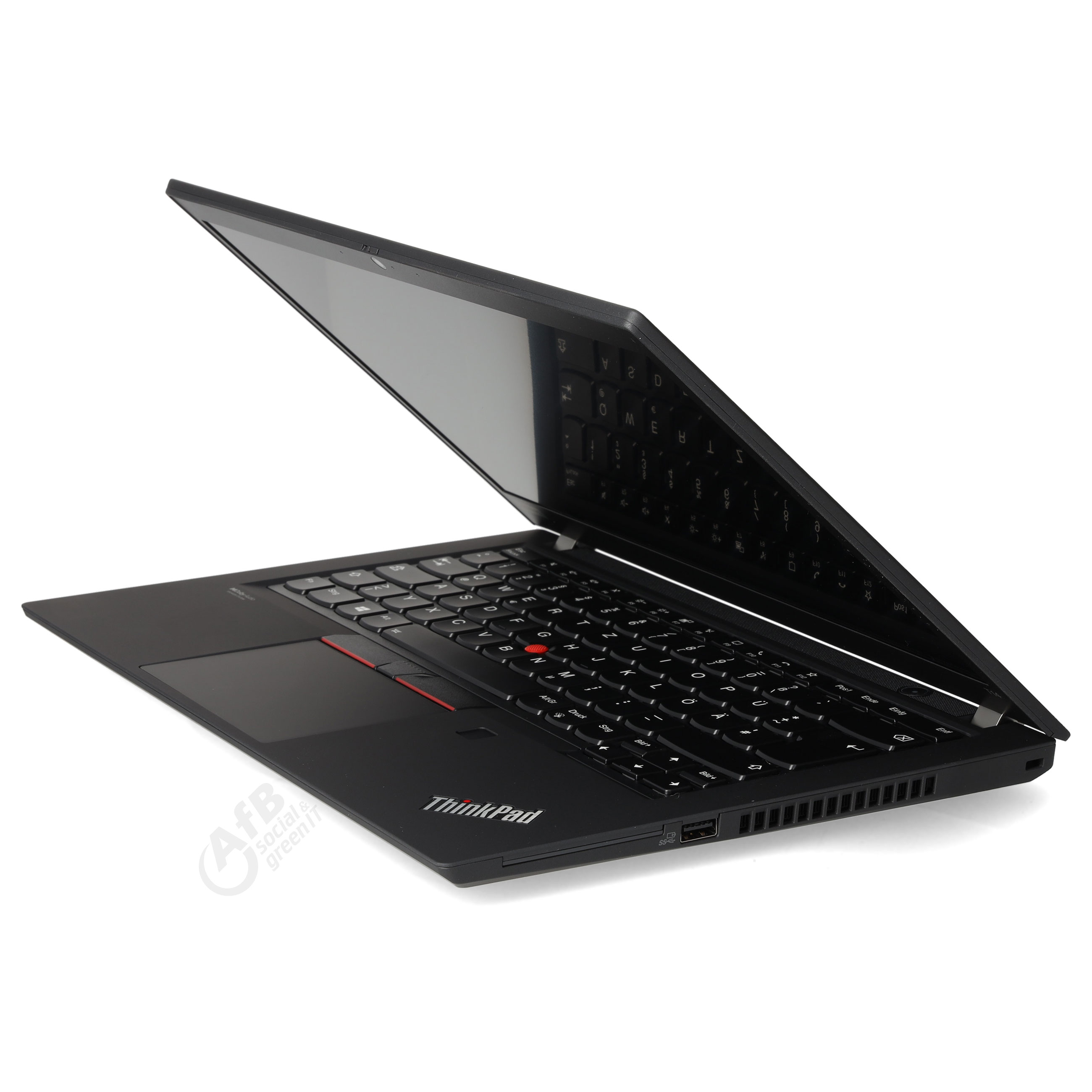 Ein schwarzer ThinkPad Laptop im Halbprofil vor weißem Hintergrund.