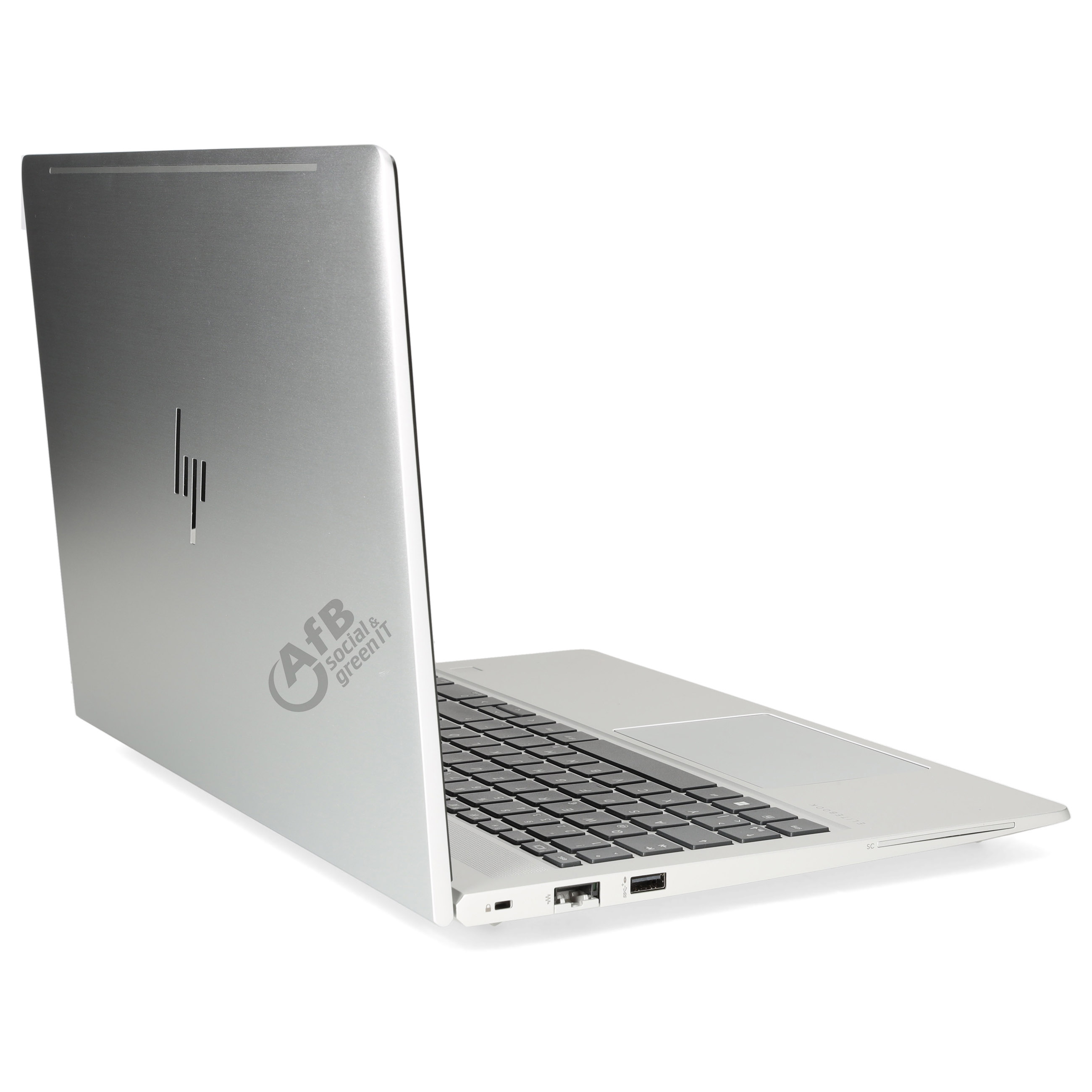 Ein silberner HP Laptop steht schräg auf weißem Hintergrund mit AfB-Logo auf dem Deckel.