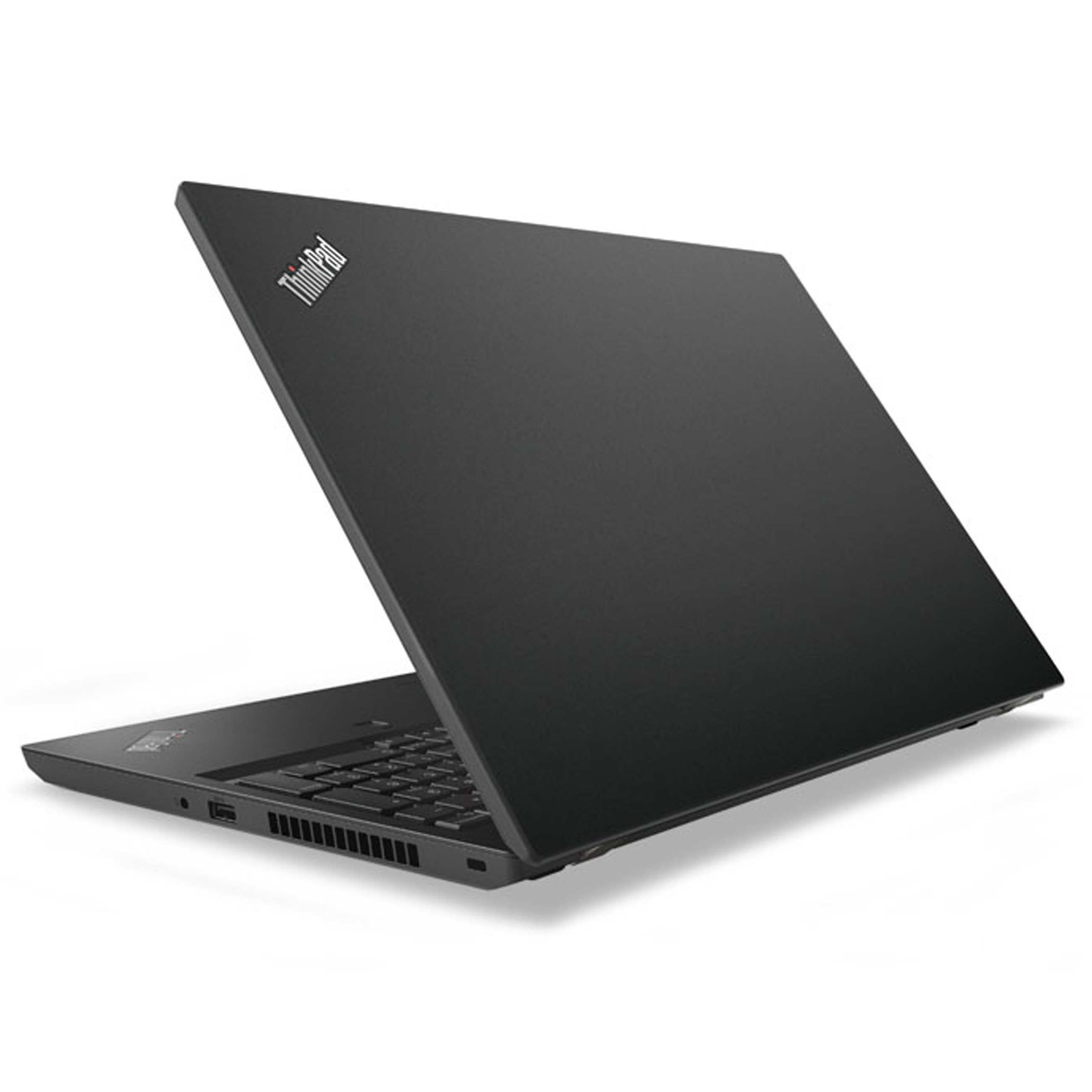 Ein schwarzer ThinkPad Laptop steht leicht gedreht auf einer weißer Oberfläche, mit sichtbarer Tastatur und Logo.