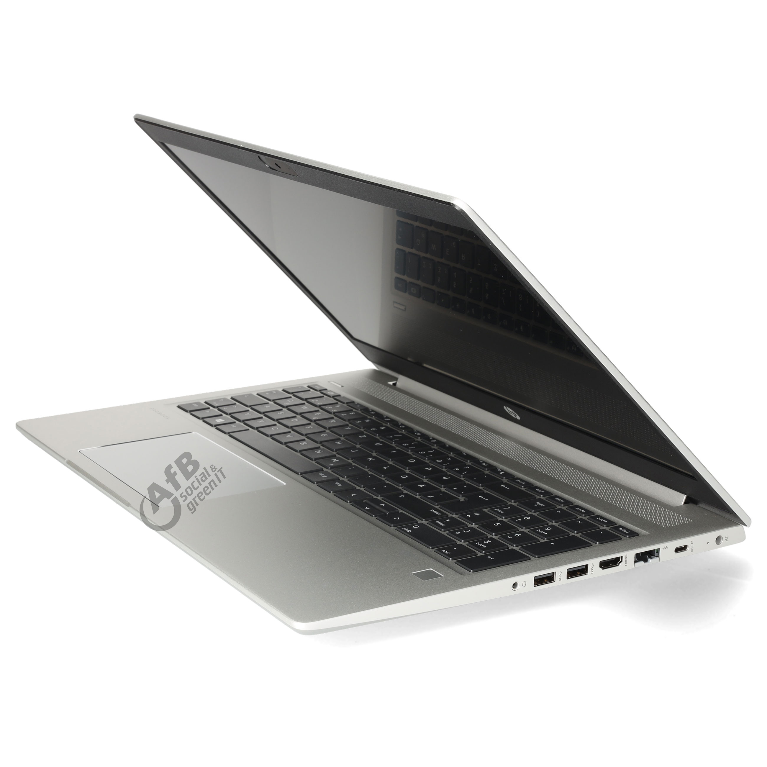 Silberner Laptop im Profil auf weißem Hintergrund mit schwarzer Tastatur.