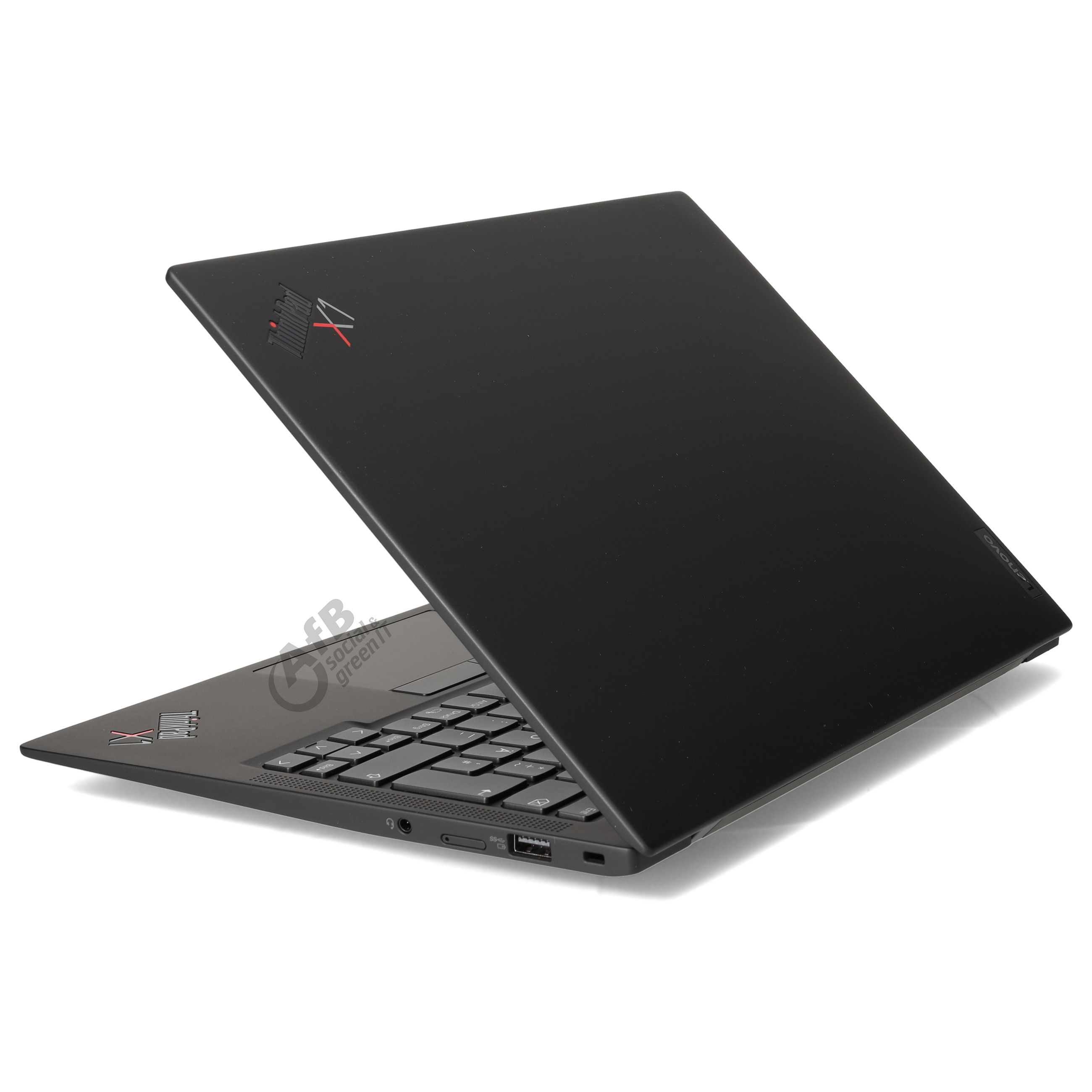 Ein schwarzes Lenovo ThinkPad X1 Laptop wird aus einer hinteren Perspektive auf weißem Hintergrund gezeigt.