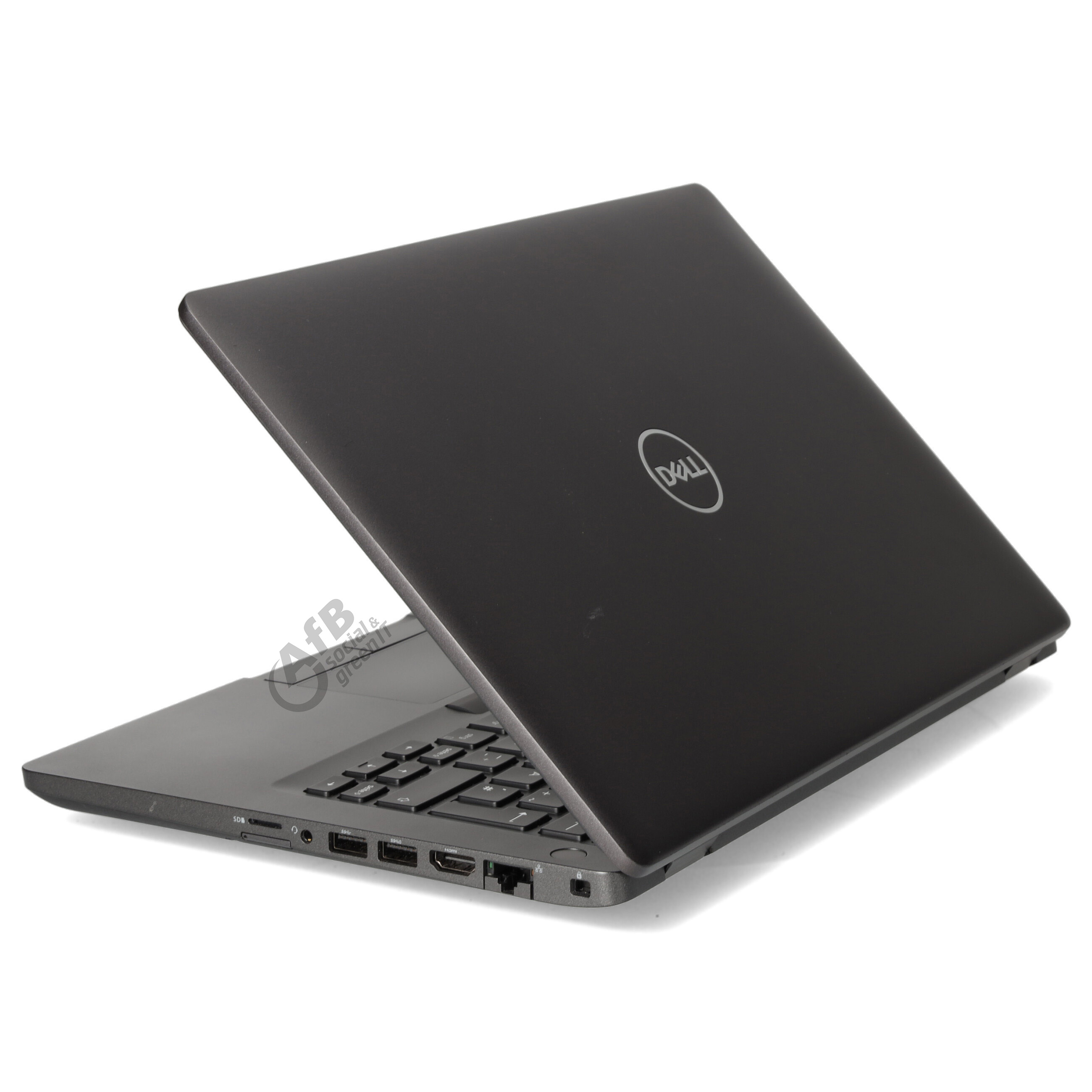 Ein geschlossener schwarzer Dell-Laptop mit sichtbaren Anschlüssen an der Seite steht auf weißem Grund.
