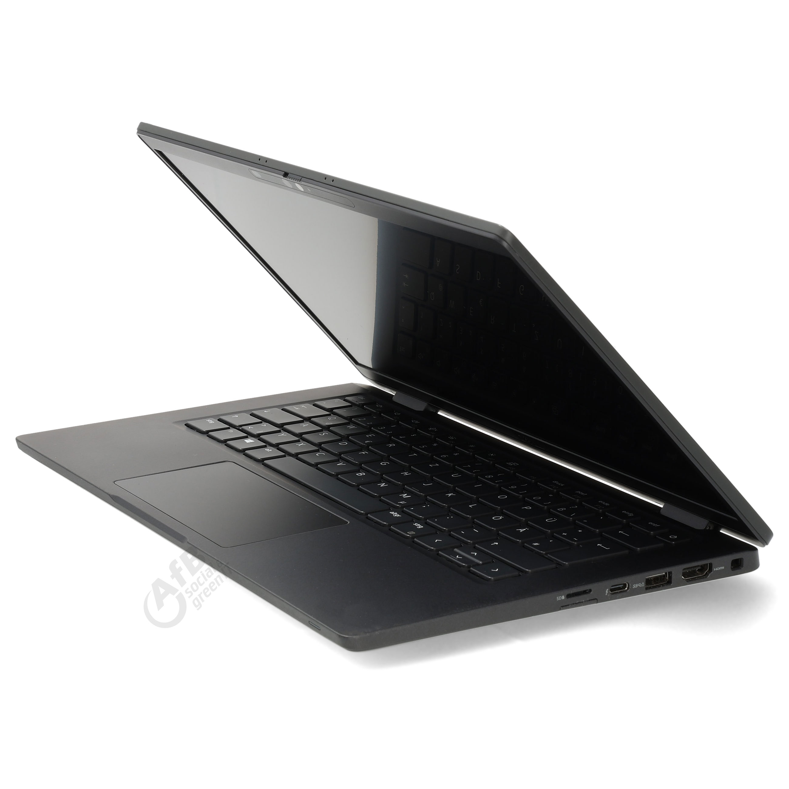 Ein schwarzer Laptop steht auf weißem Hintergrund, seitlich geöffnet mit Blick auf Tastatur und Anschlüsse.