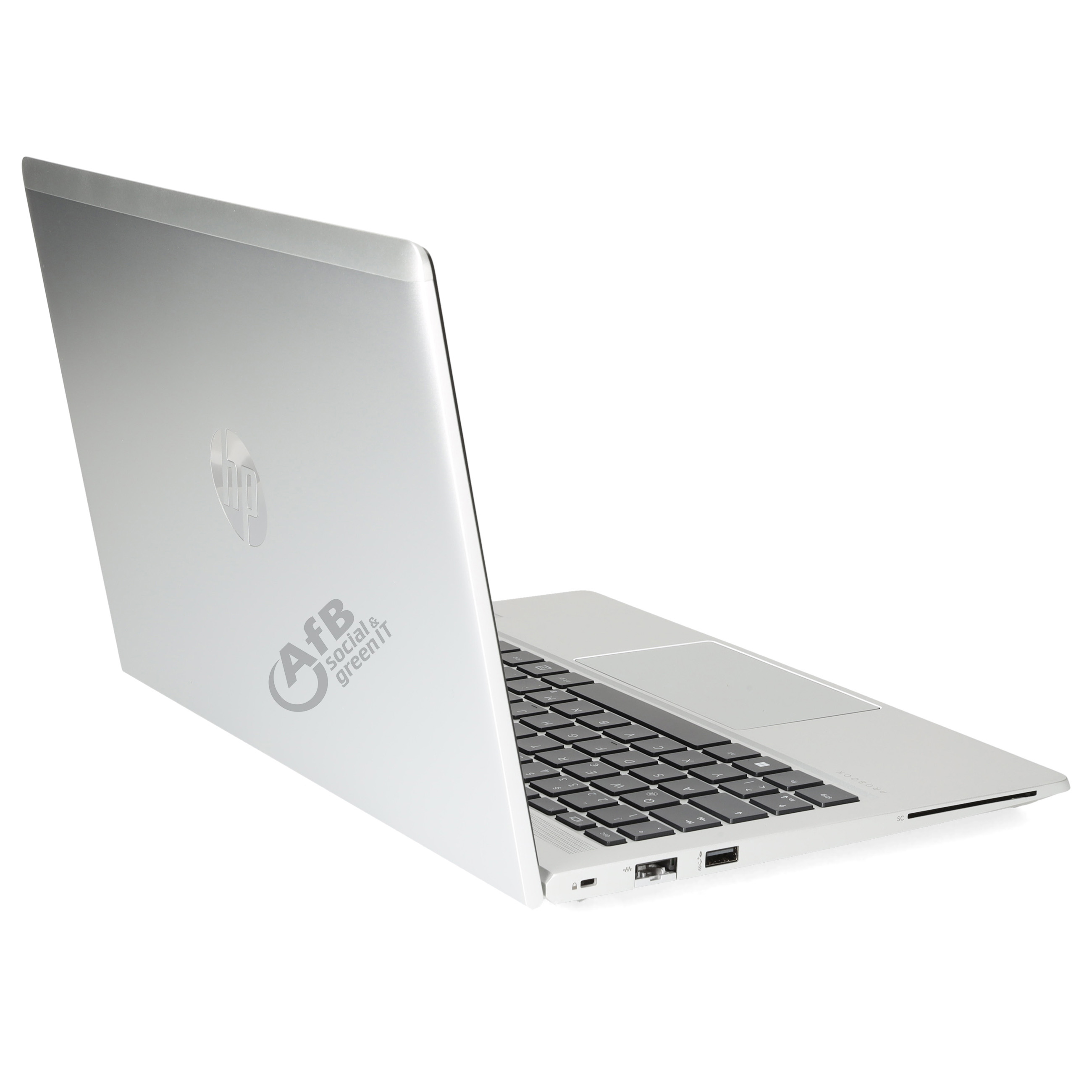 Ein silberner HP Laptop offen auf weißem Hintergrund, mit Tastatur und Logo mit Text AfB social & green IT.