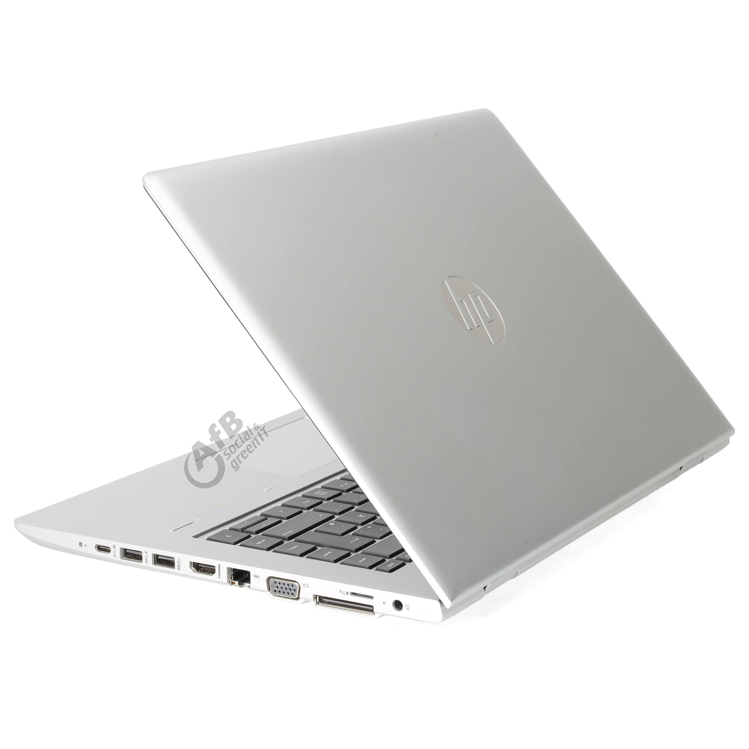 Silberner HP Laptop im halboffenen Zustand auf weißem Hintergrund, mit verschiedenen Anschlüssen an der Seite.