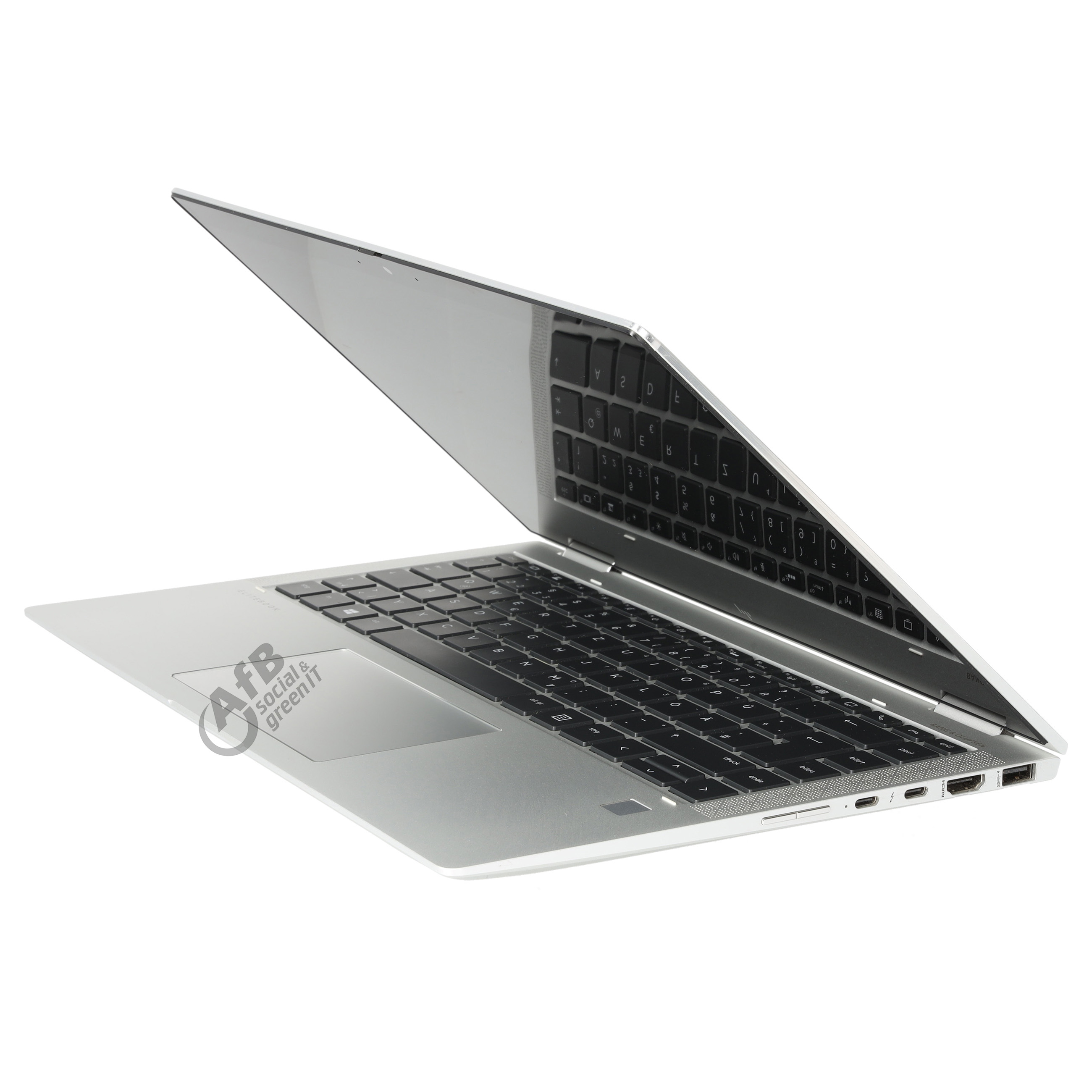 Silberner Laptop im Profil auf weißem Hintergrund mit schwarzer Tastatur und Firmenlogo auf dem Touchpad.