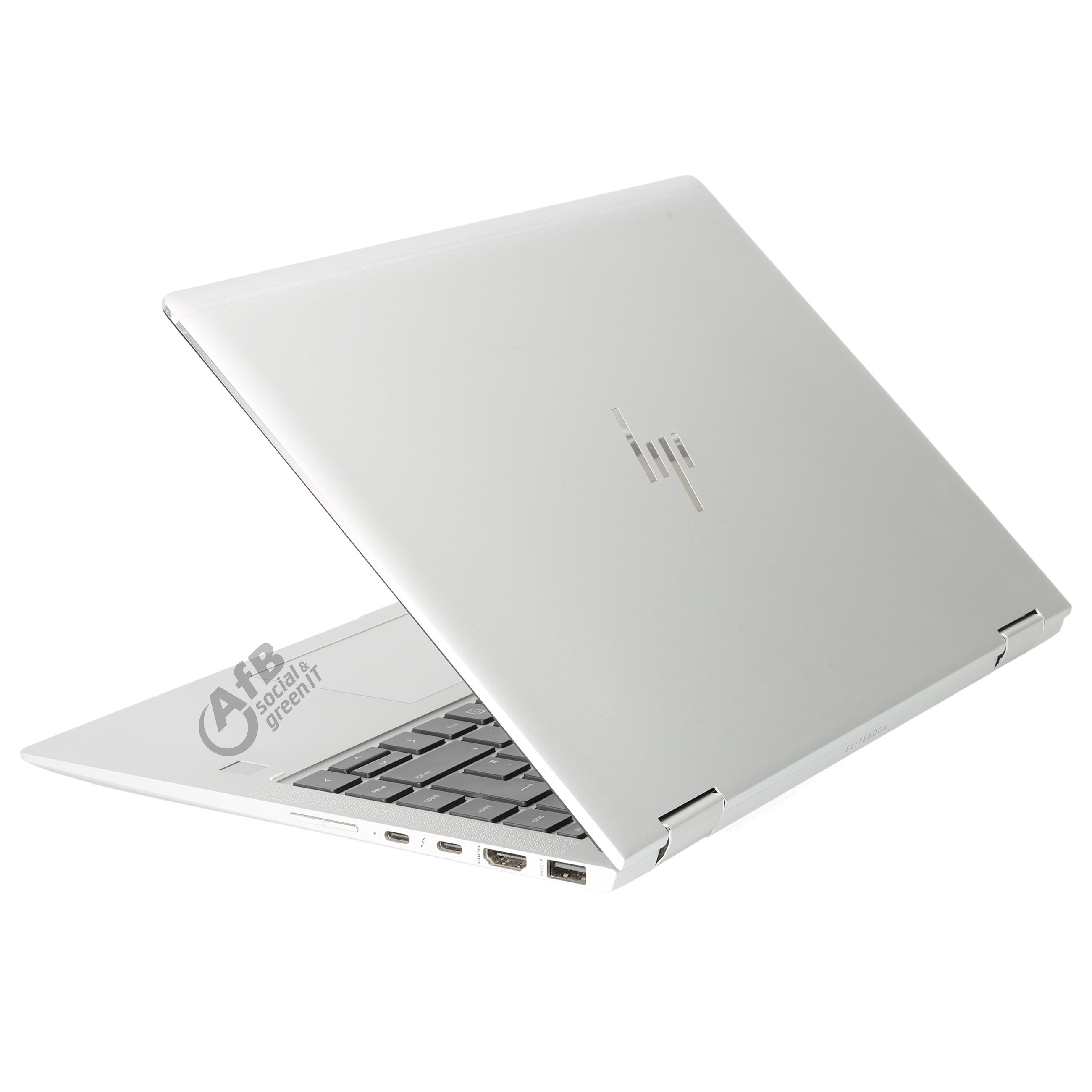 Ein silberner Laptop ist auf einer weißen Oberfläche platziert, die Seitenansicht zeigt Ports und Tastatur.
