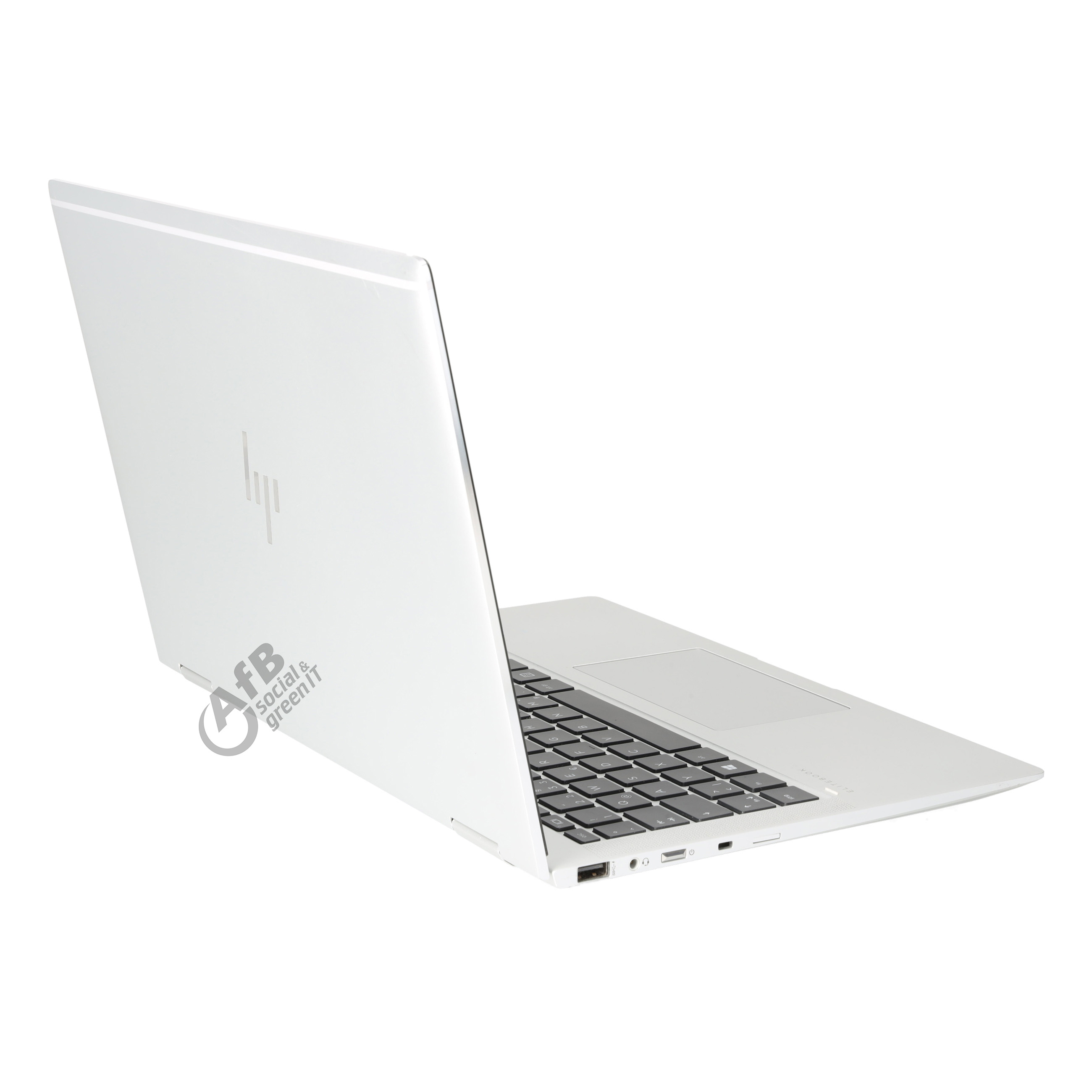 Ein silbernes Laptop aus schräger Rückansicht vor weißem Hintergrund.