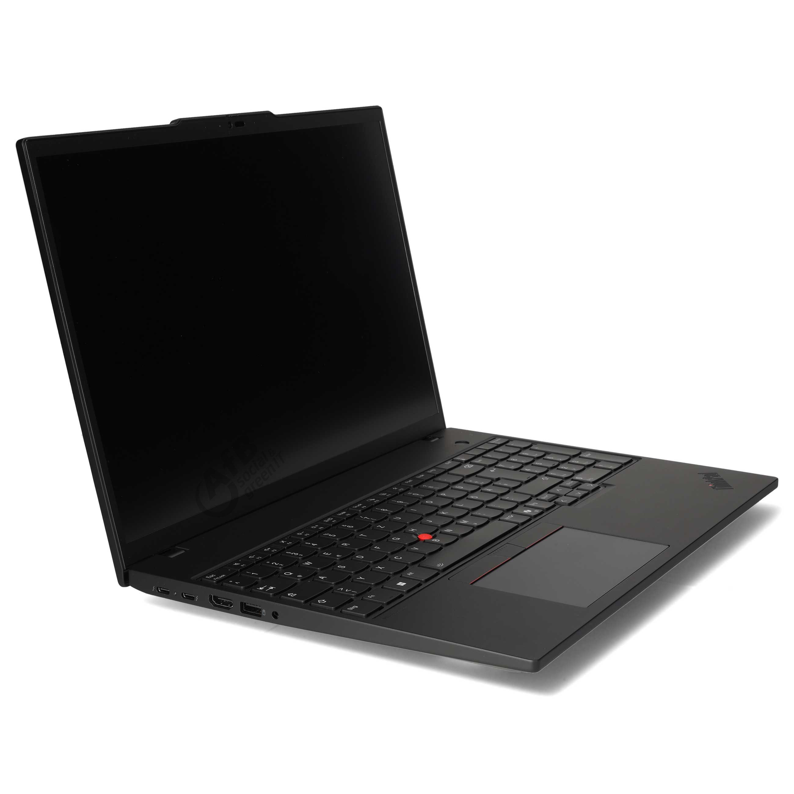 Ein schwarzer Laptop auf weißem Hintergrund, von der Seite fotografiert.