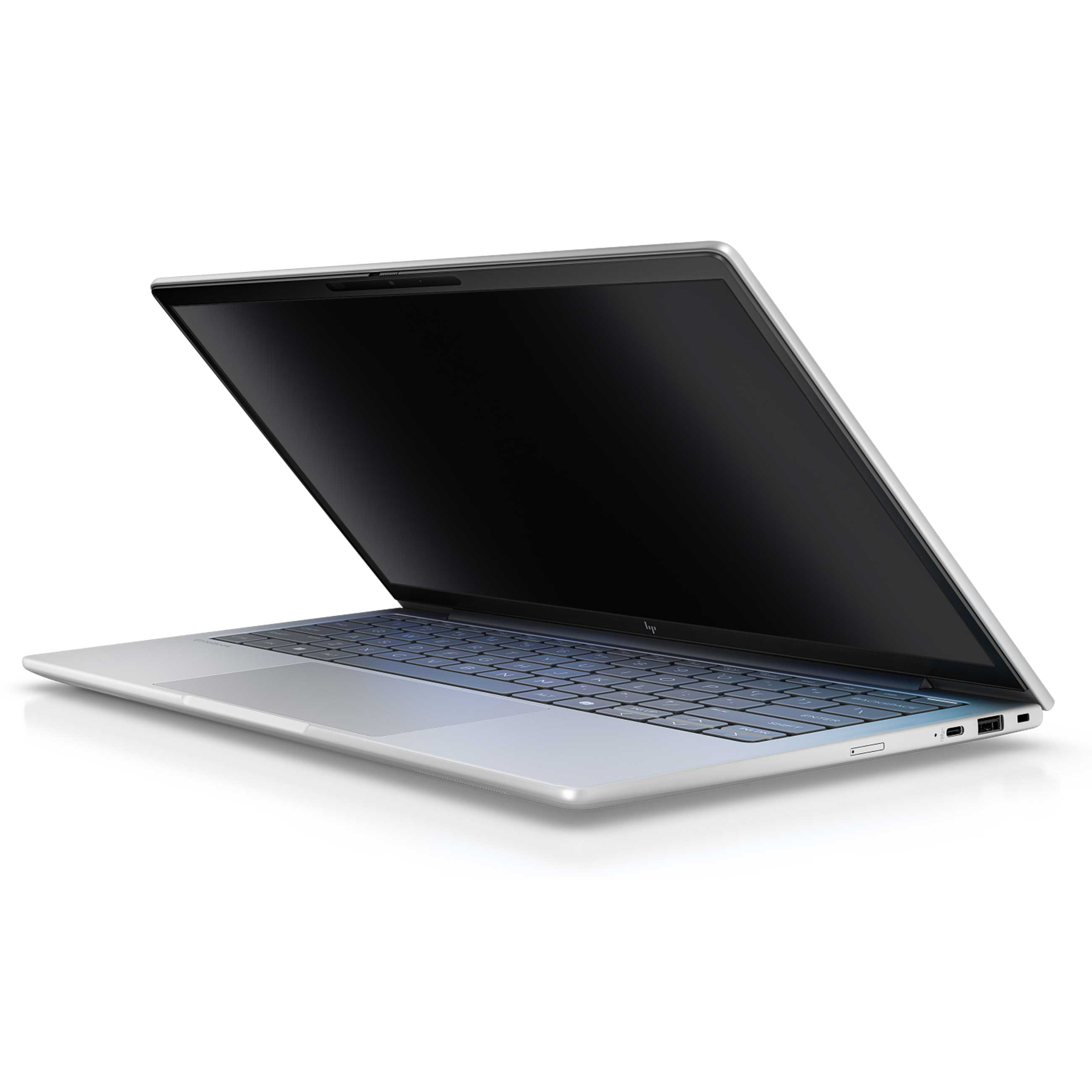 Ein silberner moderner Laptop, leicht geöffnet vor weißem Hintergrund, zeigt Tastatur und dunklen Bildschirm.