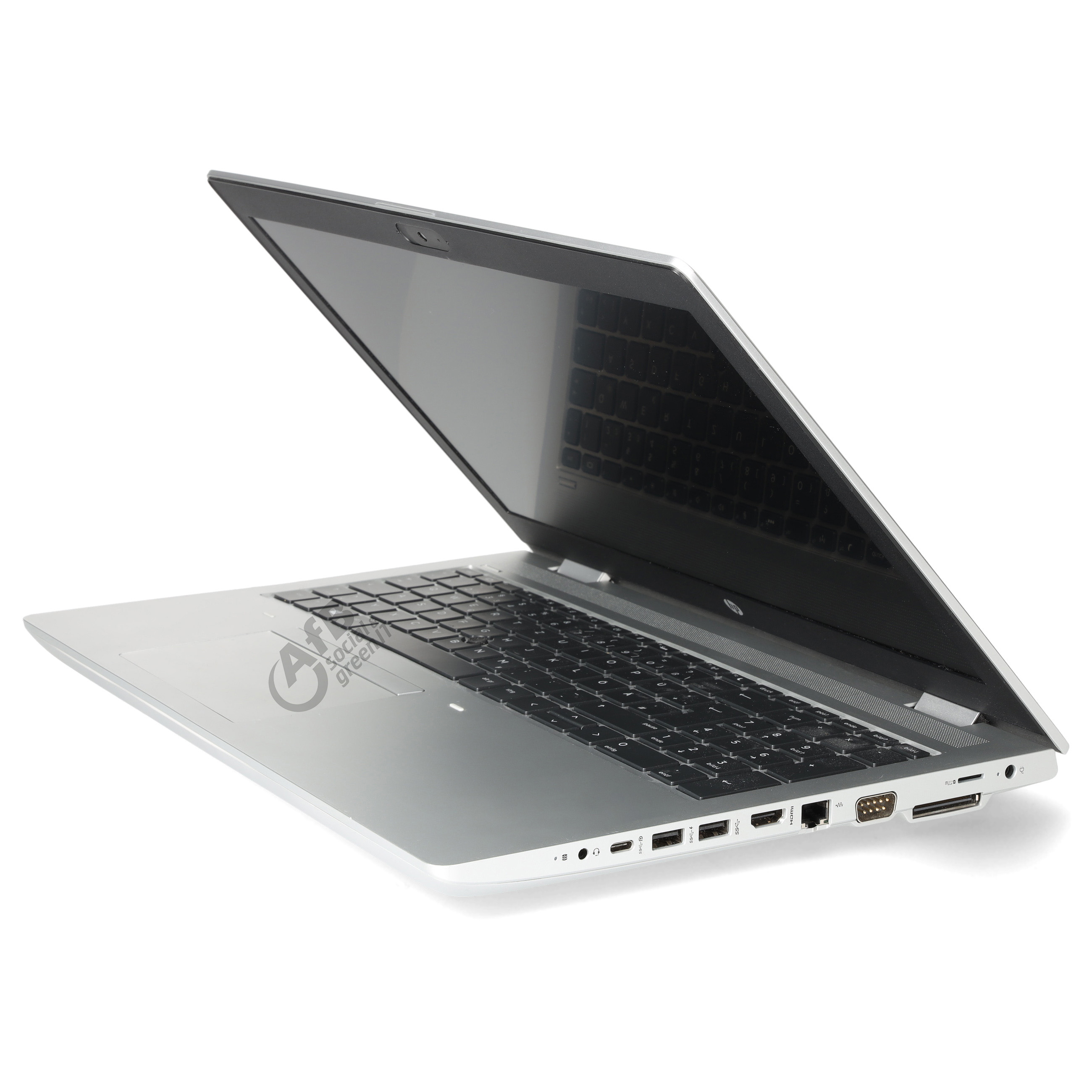 Ein silberner Laptop ist vor weißem Hintergrund geöffnet und zeigt Tastatur, Bildschirm und Anschlüsse.