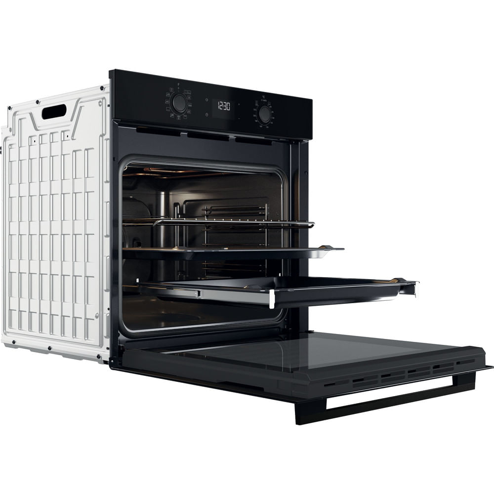 Un forno da incasso bianco e nero con porta e griglie interne aperte su sfondo bianco.