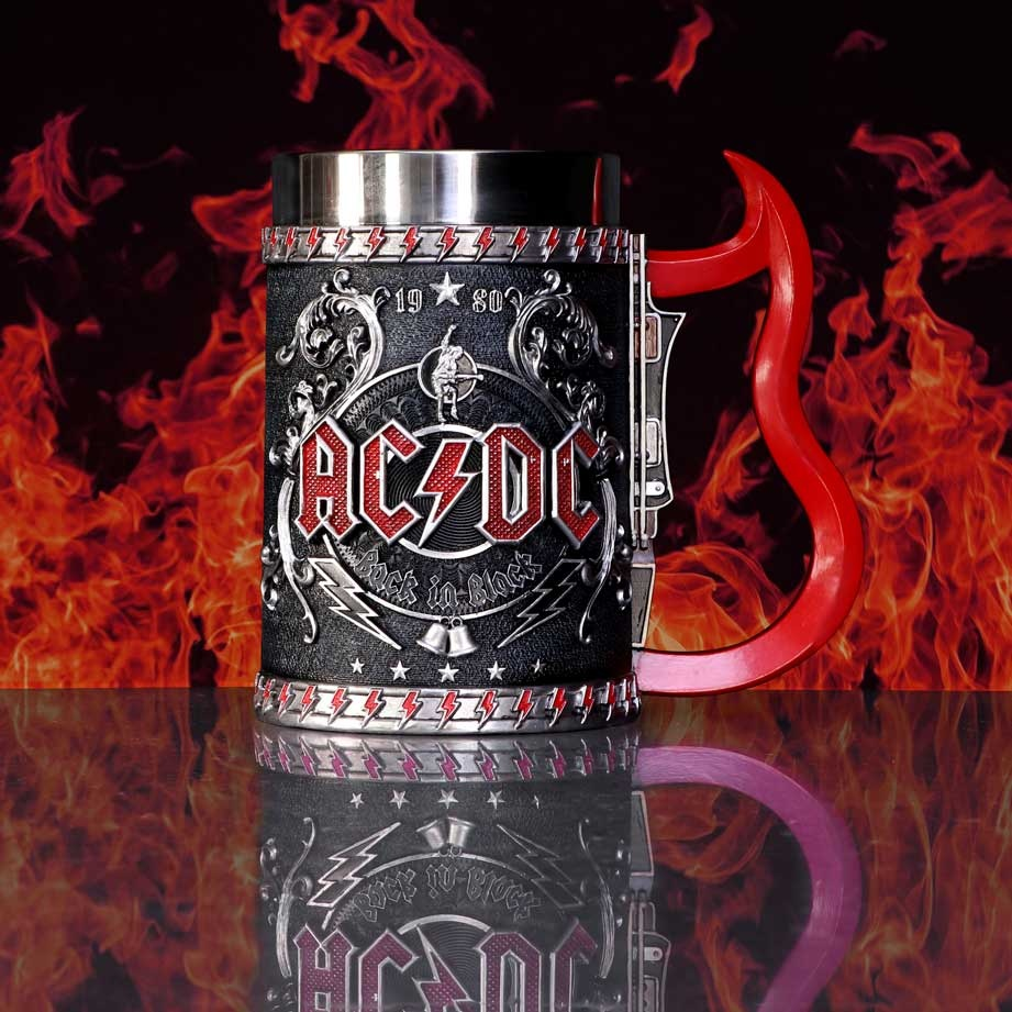Jarra de cerveza AC/DC Back in Black con asa de mástil de guitarra roja y llamas.