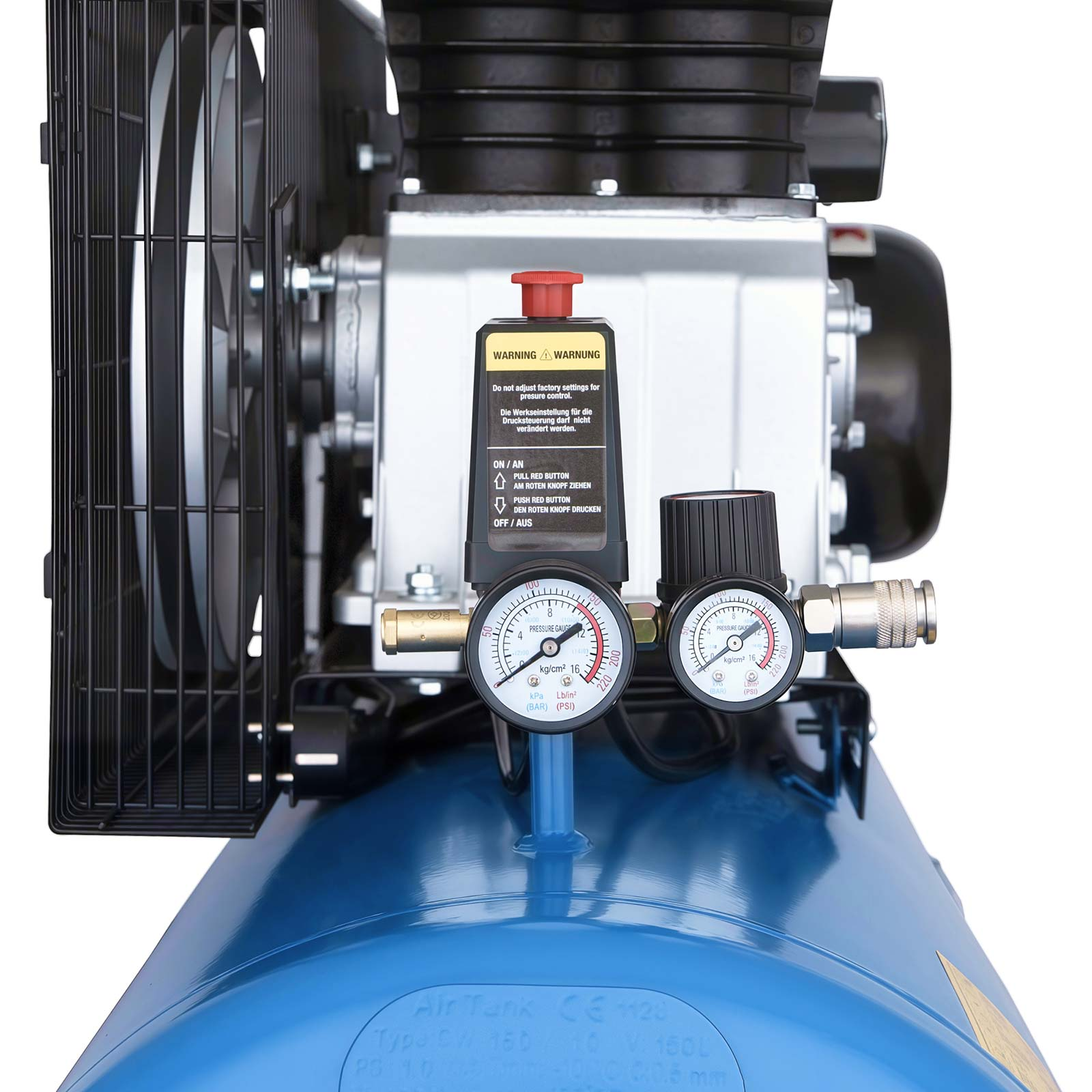 Detailansicht eines blauen Kompressors mit Druckregler, Manometern und schwarzem Schutzgitter.
