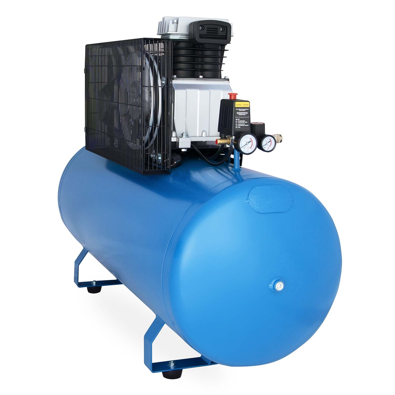 Ein blauer Luftkompressor mit Motor, Riemenschutz und Druckmessern auf einem weißen Hintergrund.