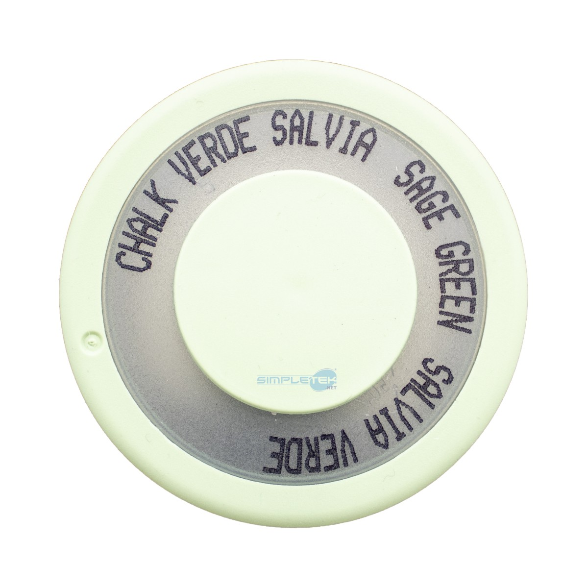 Un coperchio per vernice rotondo verde chiaro con un anello grigio e la scritta CHALK VERDE SALVIA SAGE GREEN.