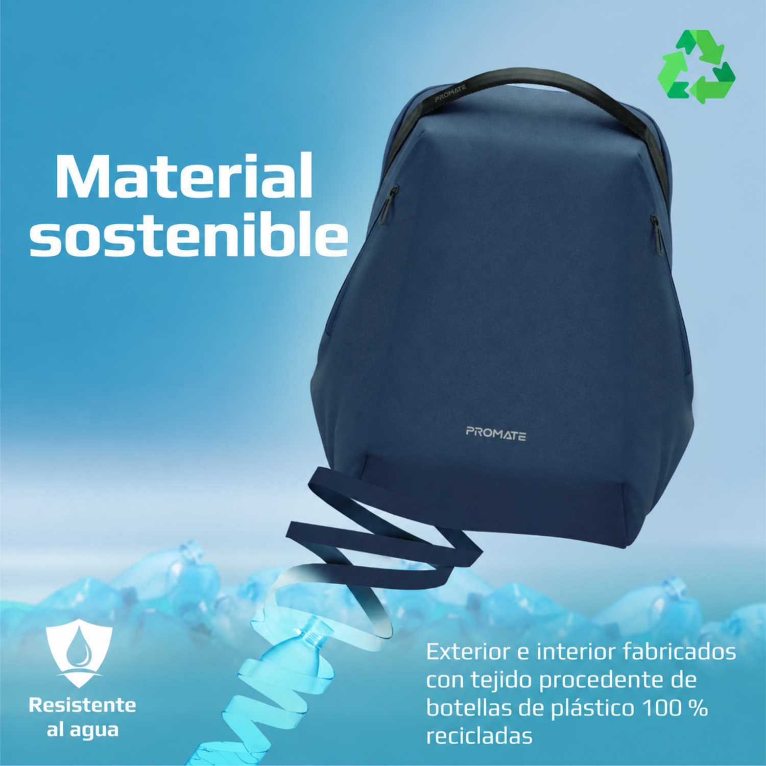 Una mochila azul frente a un fondo de botellas de plástico recicladas con texto de sostenibilidad.