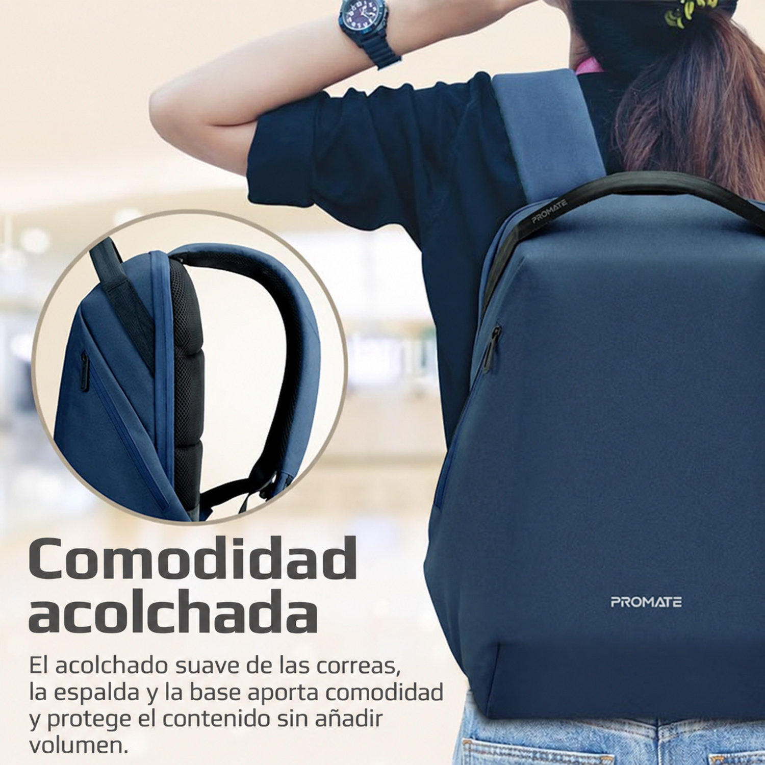 Una mujer lleva una mochila azul Promate, con un inserto circular que destaca las correas acolchadas.