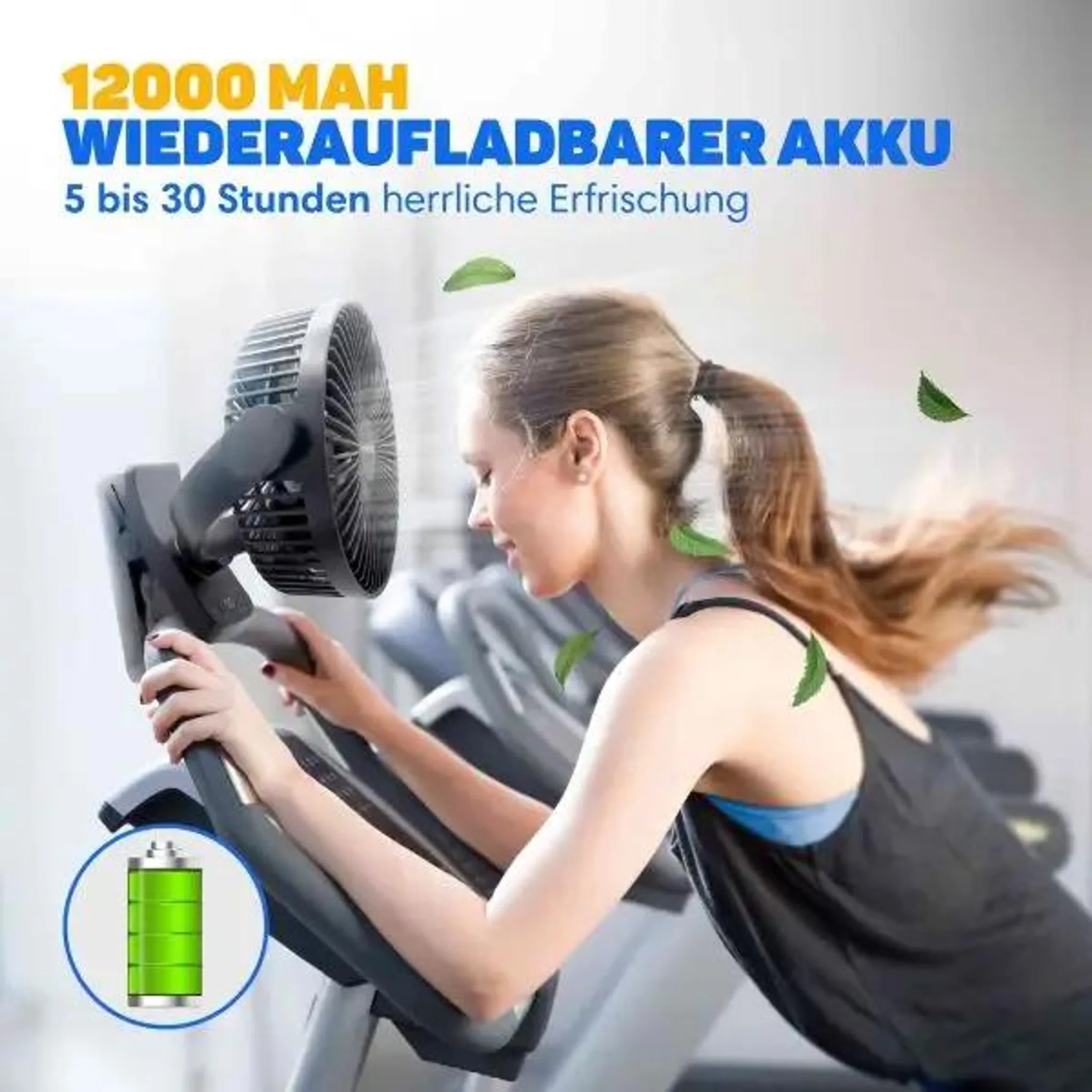 Frau trainiert auf einem Laufband mit einem kleinen schwarzen Clip-Ventilator am Griff.