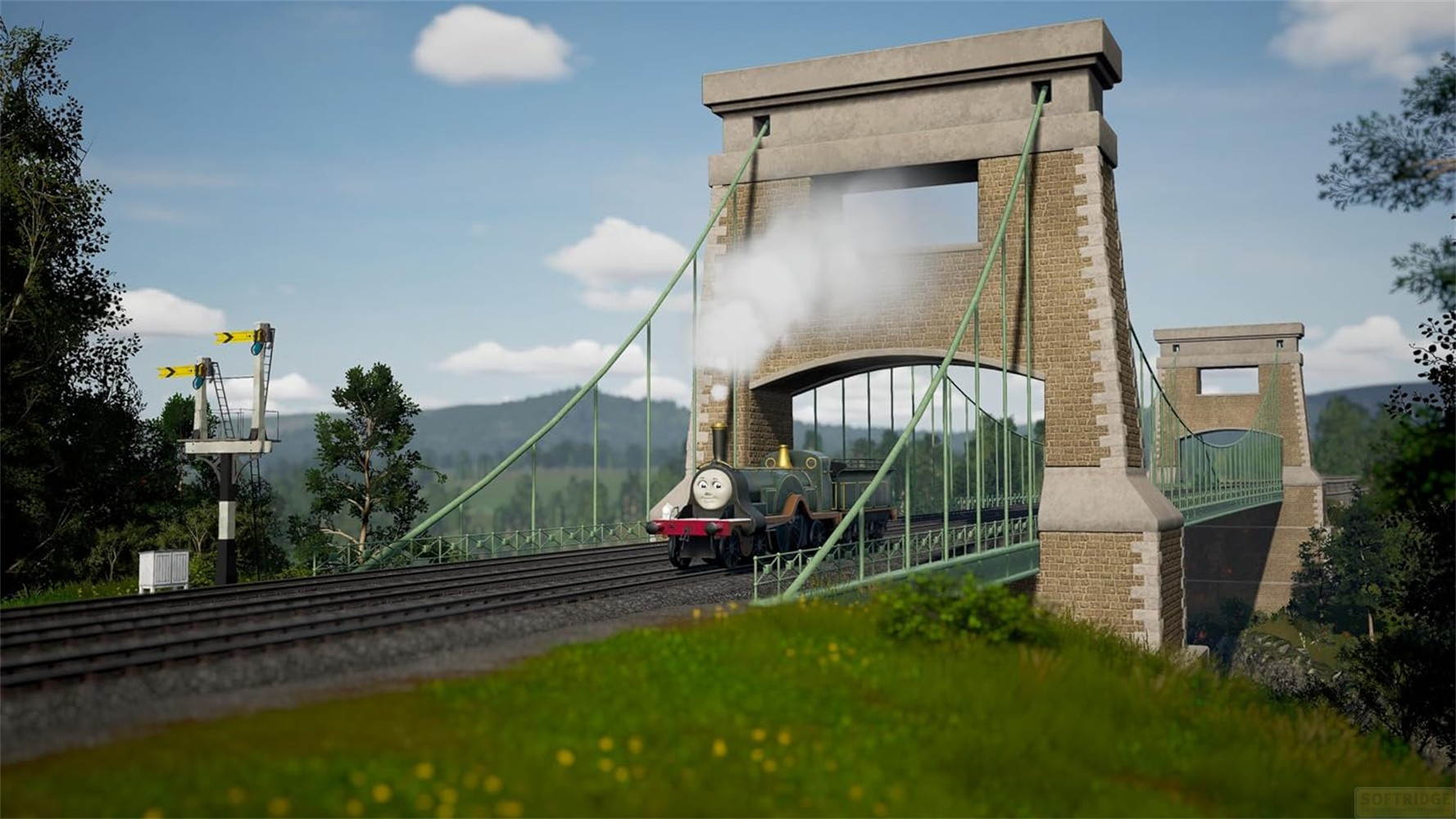 Eine grüne Dampflokomotive mit Gesicht fährt über eine große Steinbrücke in einer ländlichen Gegend.
