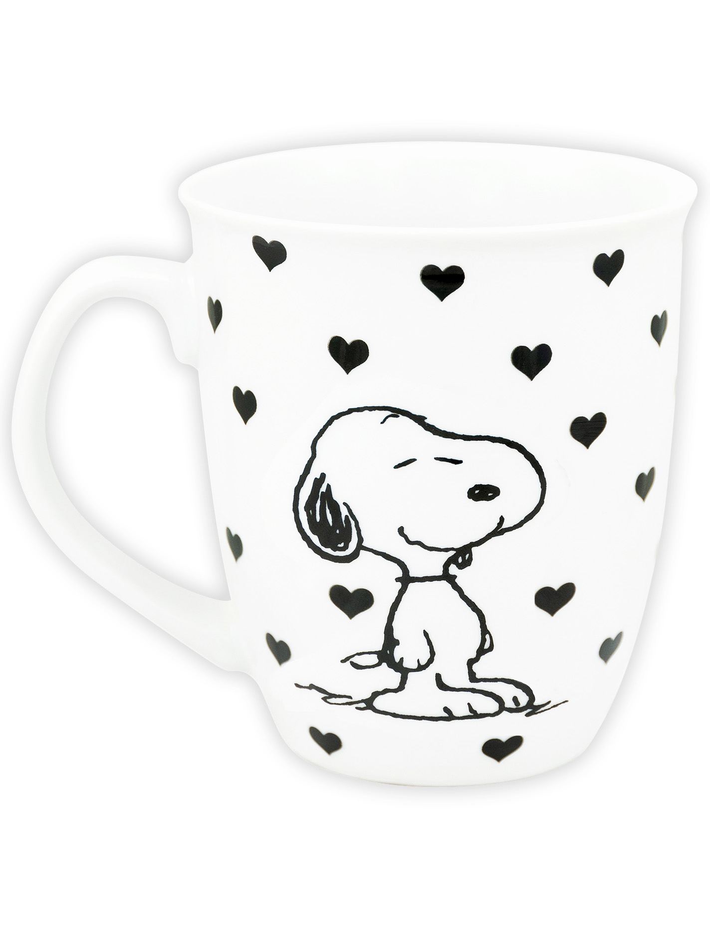 Eine weiße Tasse mit Snoopy und schwarzen Herzmustern auf weißem Hintergrund.