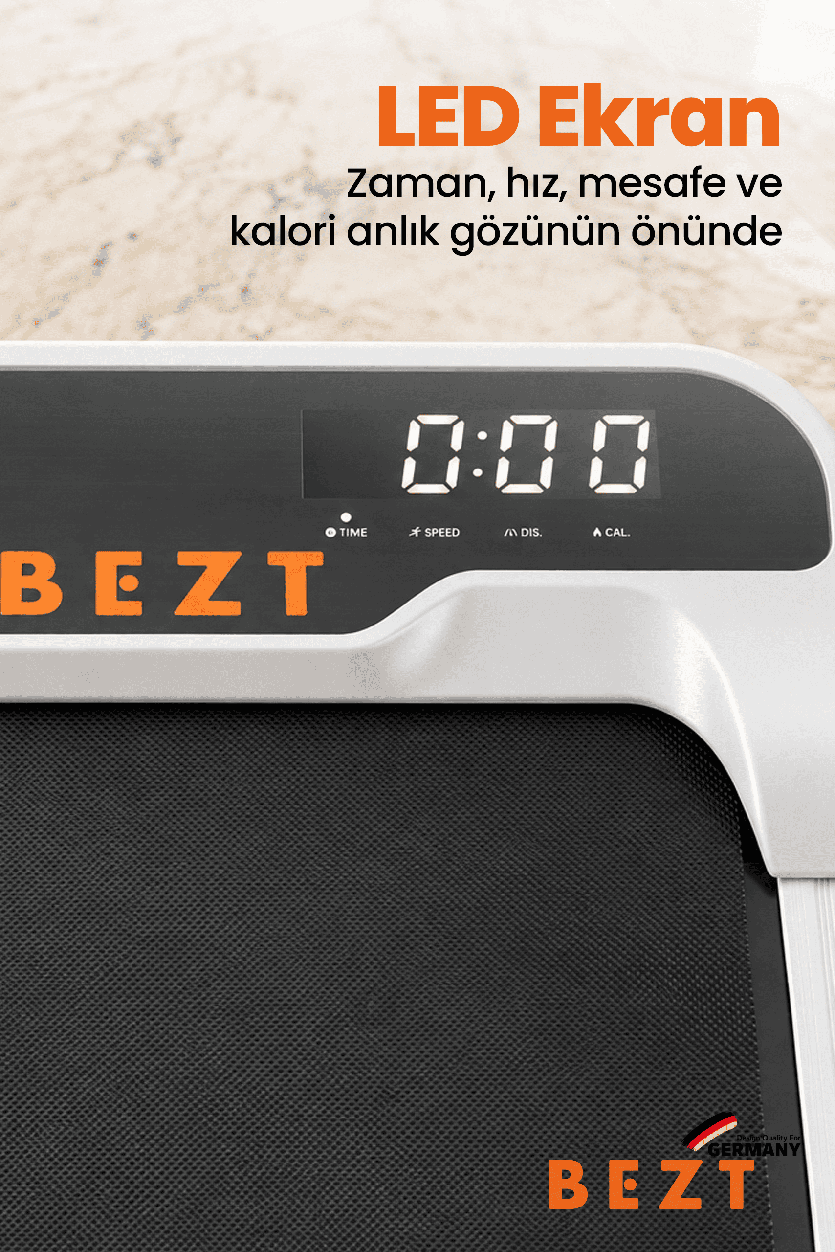Zaman, hız, mesafe ve kalori gösteren LED ekranlı koşu bandı konsolu.