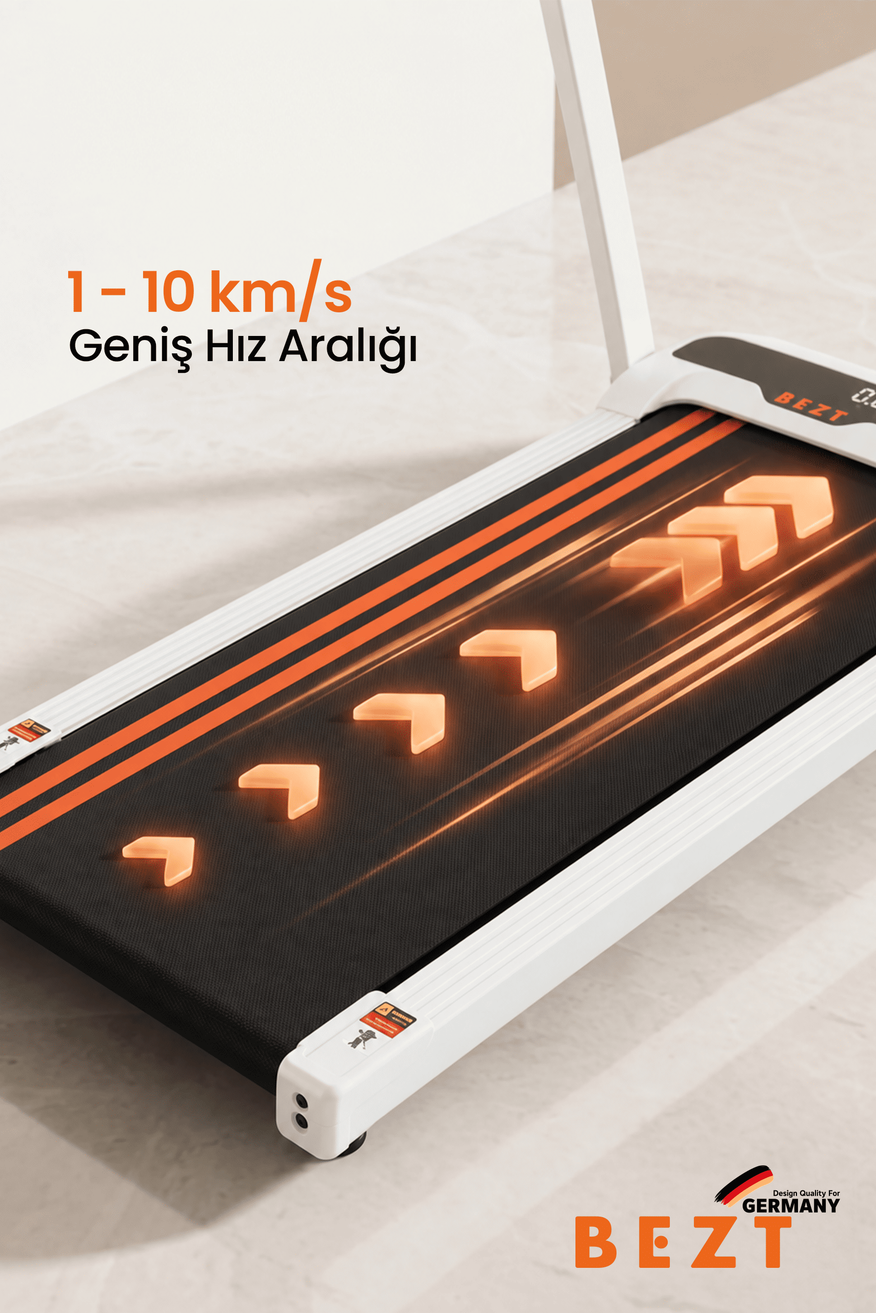 Parlayan turuncu oklar ve "1 - 10 km/s Geniş Hız Aralığı" yazısı olan beyaz ve siyah koşu bandı.
