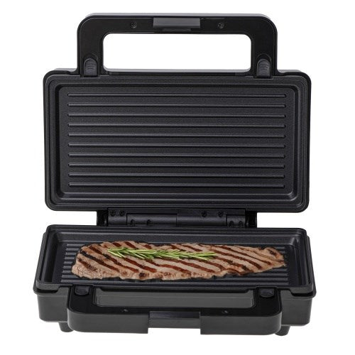 Otwarty czarny grill kontaktowy z grillowanym stekiem i rozmarynem na dolnej płycie.