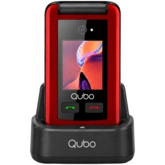 Un telefono a conchiglia Qubo rosso e nero in una base di carica nera su sfondo bianco.