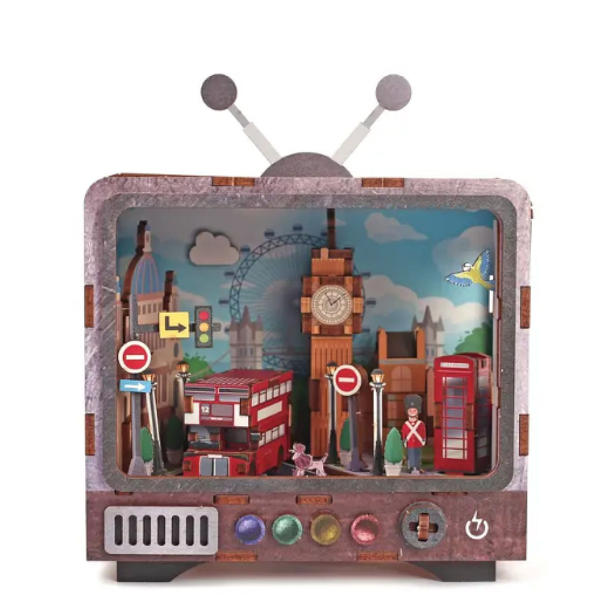 Ein hölzernes London-Diorama in einem alten Fernsehrahmen mit Big Ben, einem Doppeldeckerbus und einer Telefonzelle.