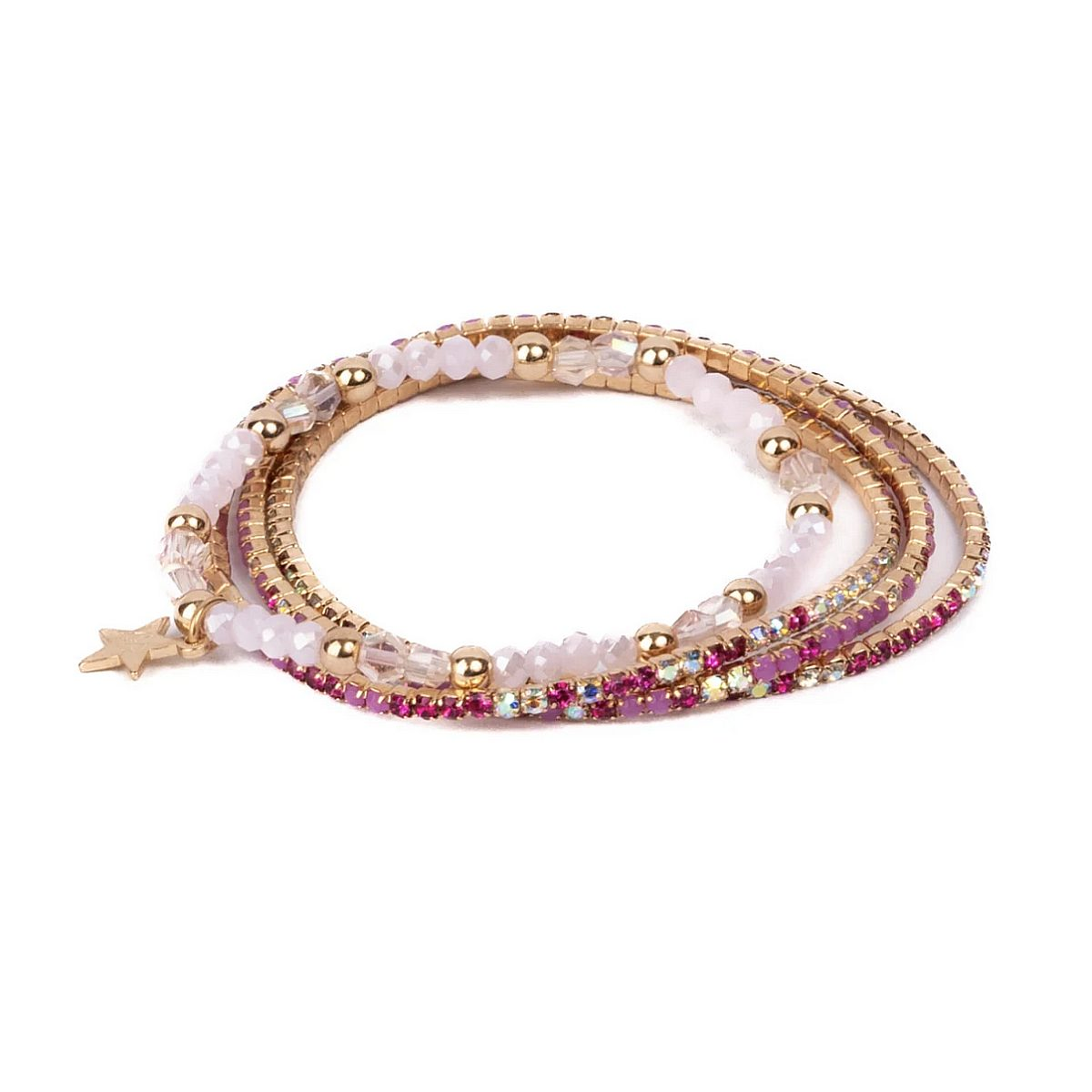 Ein Set aus drei goldenen Armbändern mit rosafarbenen und klaren Perlen sowie einem kleinen Sternanhänger auf weißem Grund.