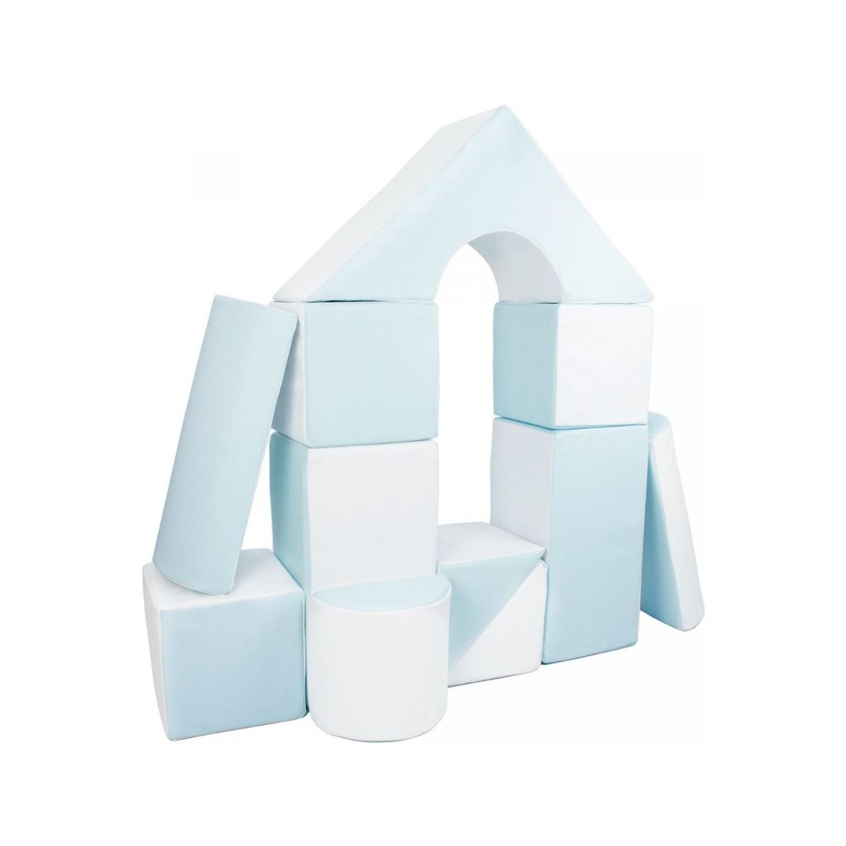 Weiche blaue und weiße Schaumstoff-Bausteine, angeordnet in Hausform mit Bogen, vor weißem Hintergrund.
