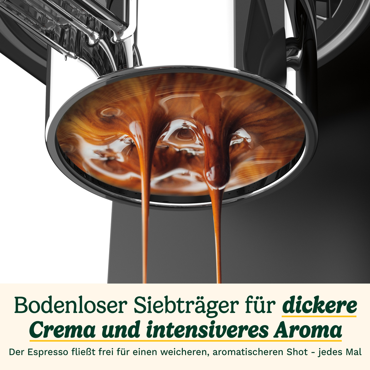 Caffè espresso fresco che scorre dal portafiltro senza fondo di una macchina.