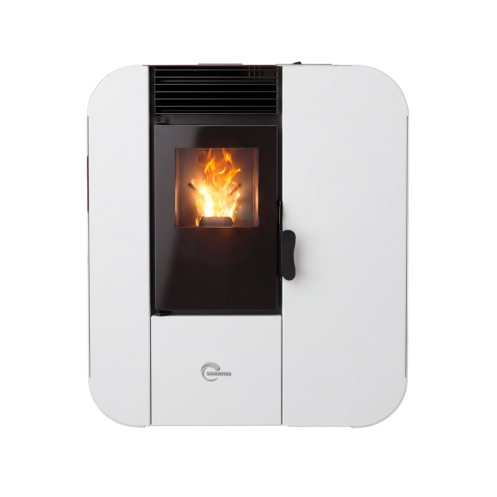 Una estufa de pellets moderna blanca y negra con fuego visible dentro de la puerta de cristal, fondo blanco.