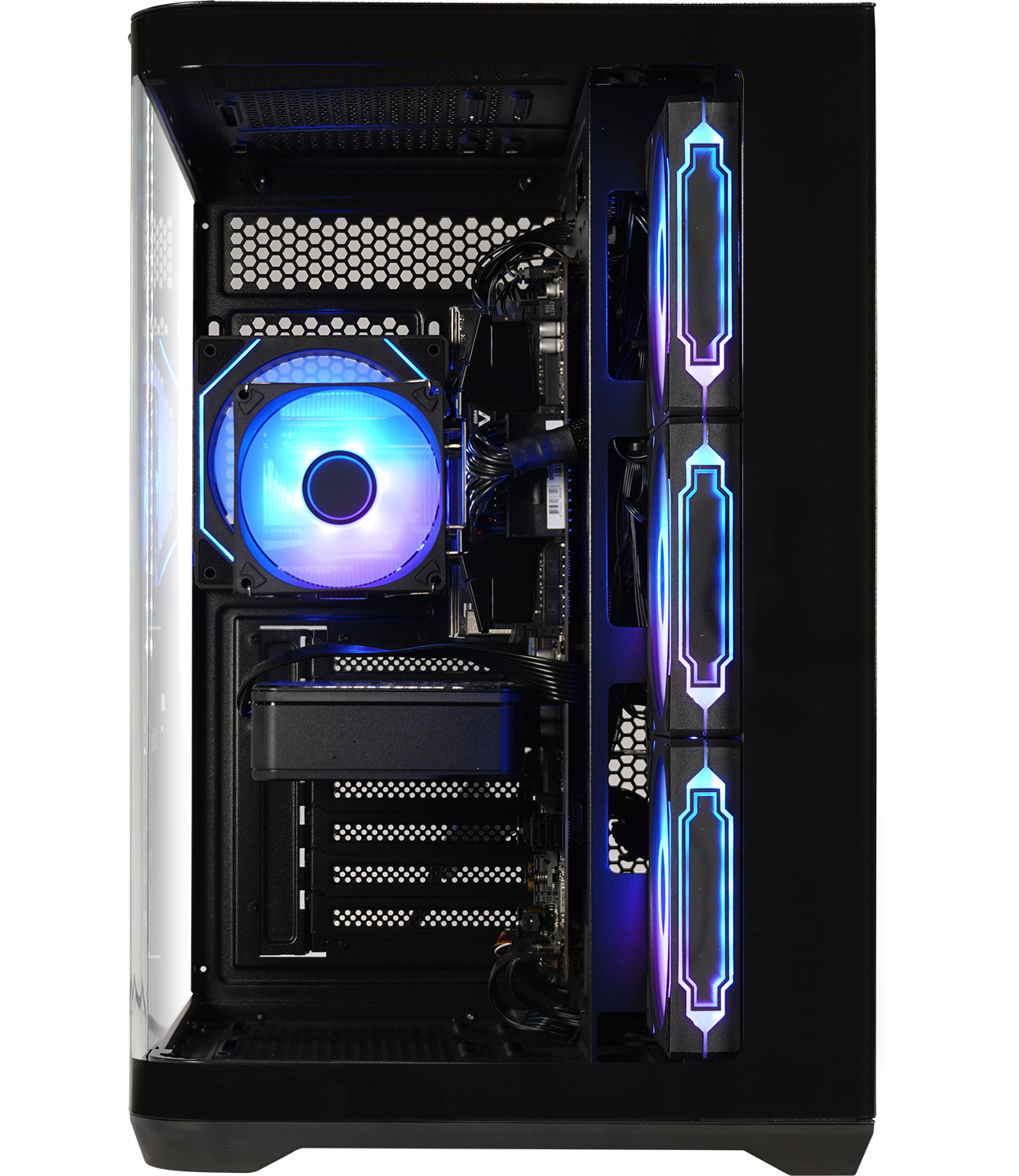 Innerhalb eines schwarzen PC-Gehäuses mit blau beleuchteten Lüftern.