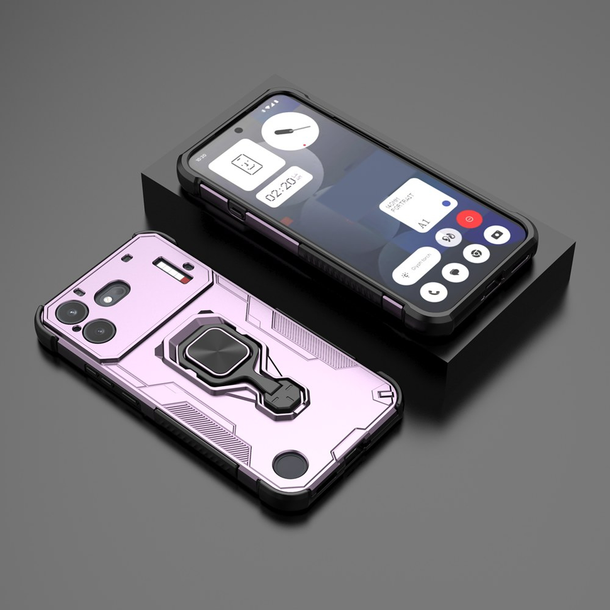 Een smartphone met een stevige paarse beschermhoes met ringstandaard ligt op een donker oppervlak.