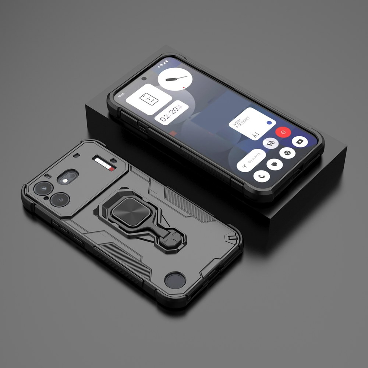 Een zwarte smartphone met een robuuste hoes en ringstandaard op de achterkant ligt op een donker oppervlak.