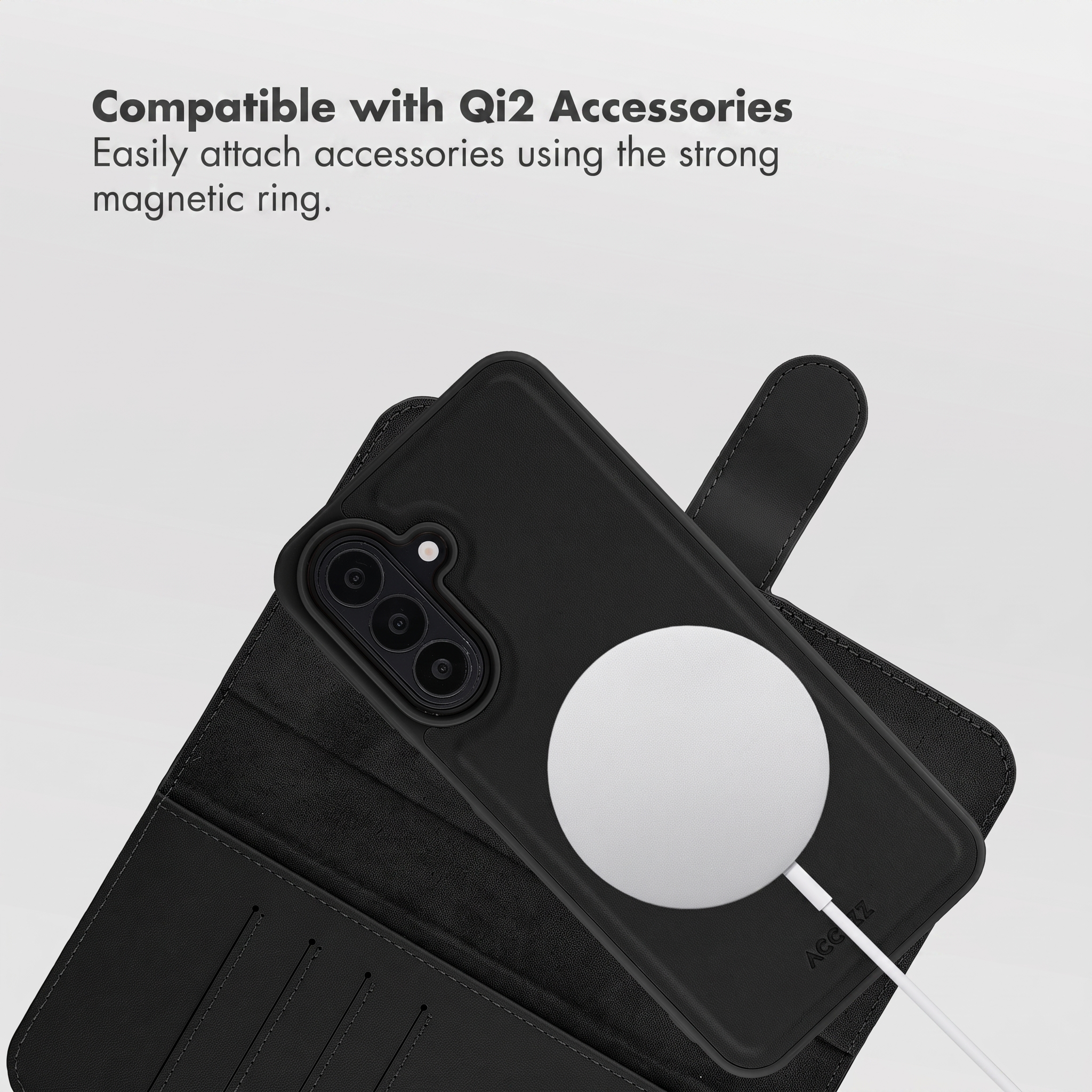 Coque de téléphone noire avec un chargeur magnétique blanc rond à l'arrière.