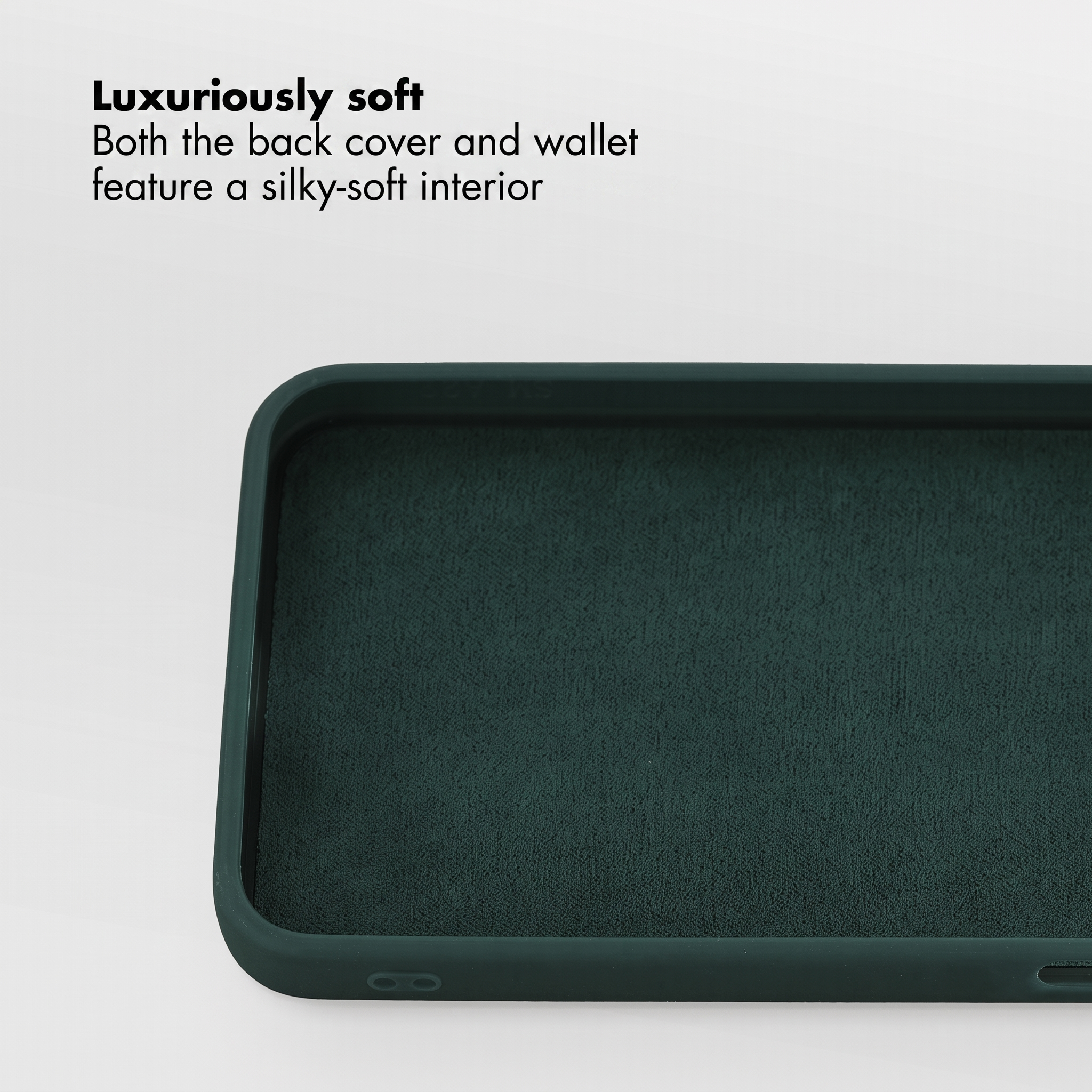 Coque de smartphone vert foncé avec intérieur doux sur fond blanc.