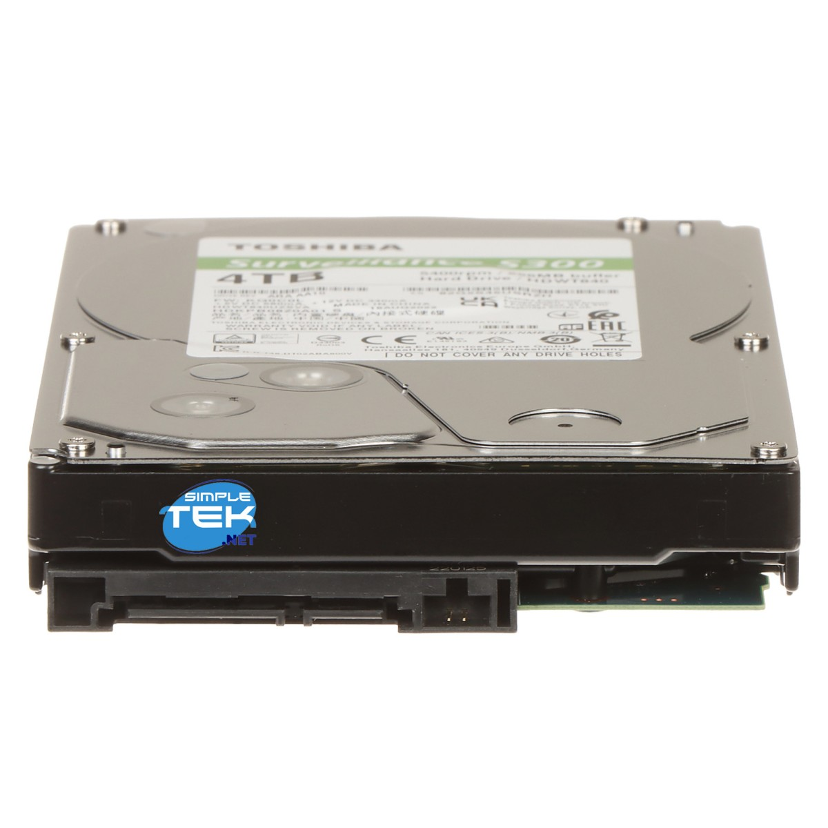 Un disco rigido di sorveglianza Toshiba S300 da 4 TB con connessioni SATA su sfondo bianco.